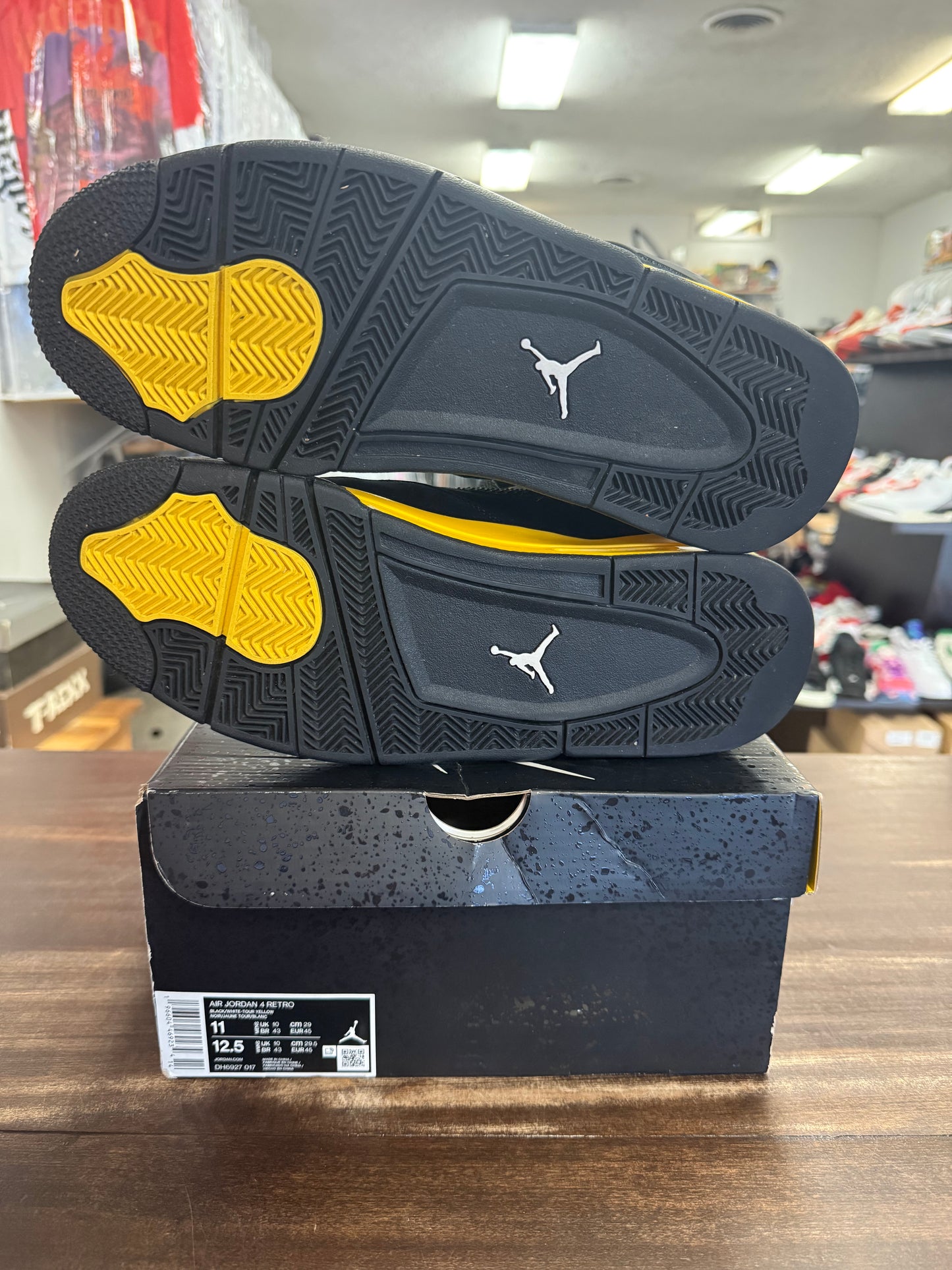 Jordan 4 Thunder (2023)