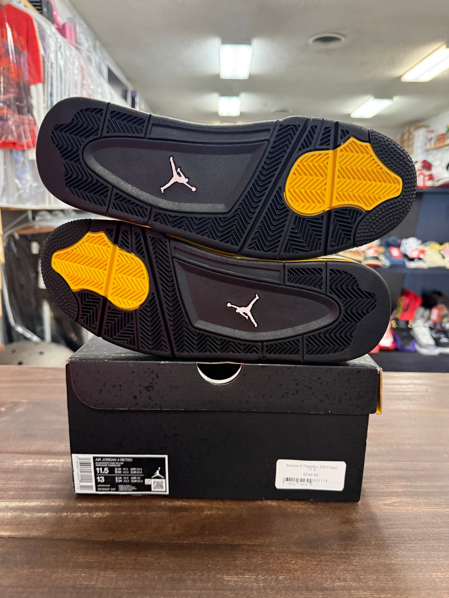Jordan 4 Thunder 2023