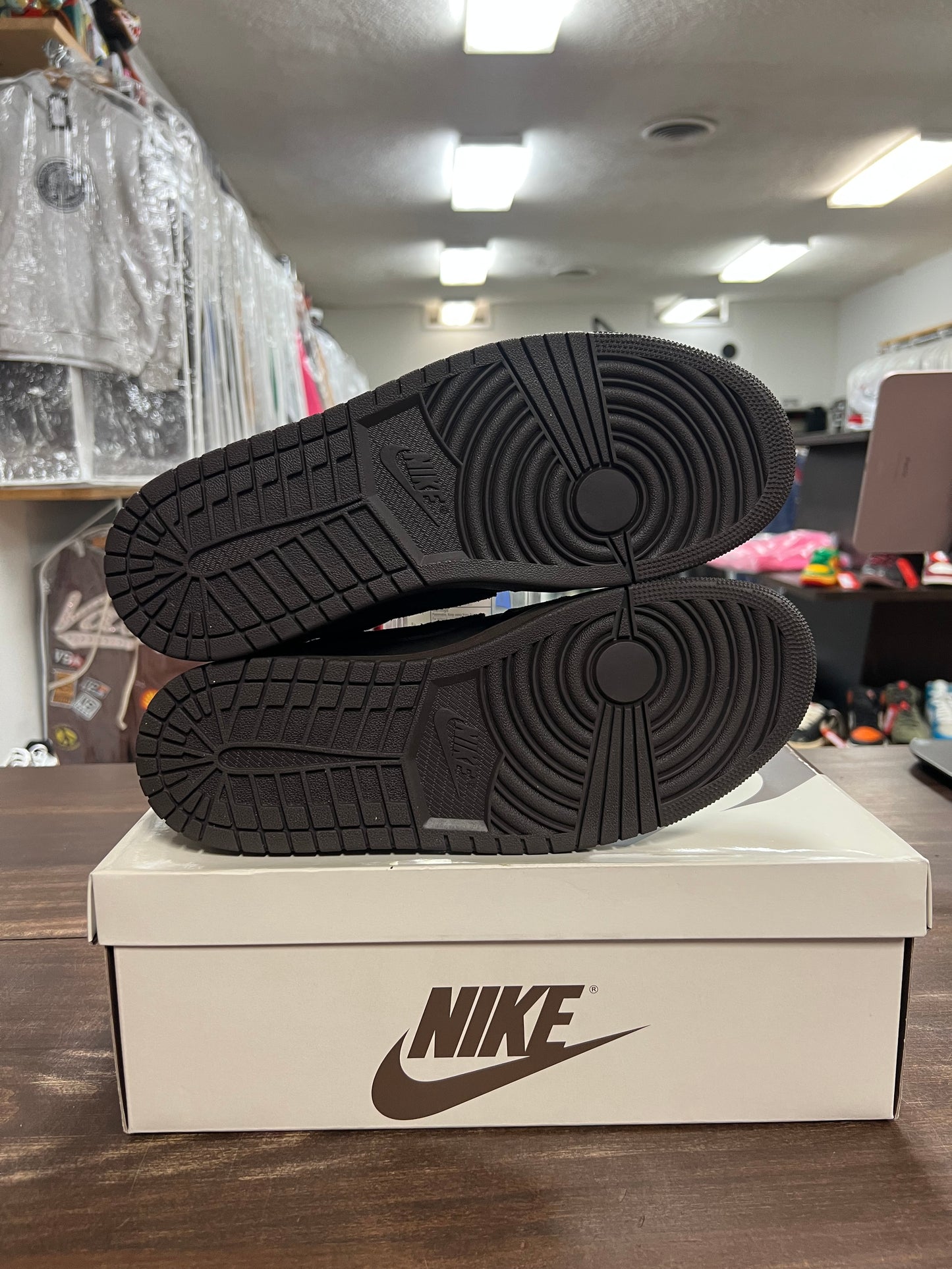 Jordan 1 Low Travis Scott Velvet Brown