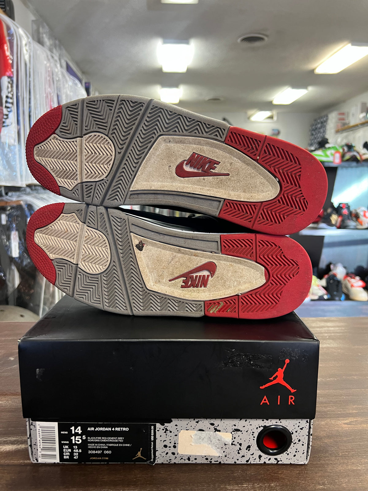 Jordan 4 Retro Bred (2019)