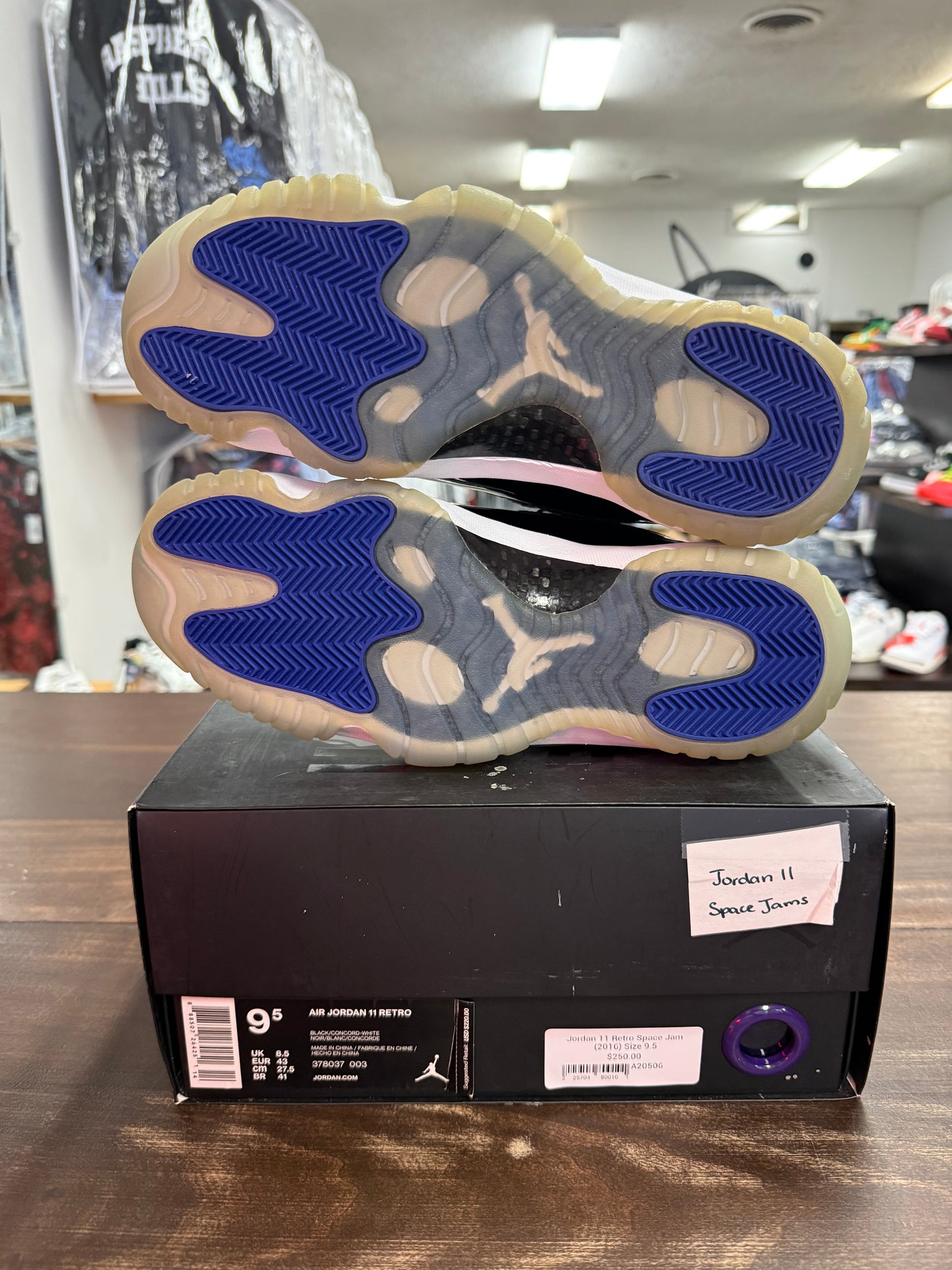 Jordan 11 Retro Space Jam (2016)