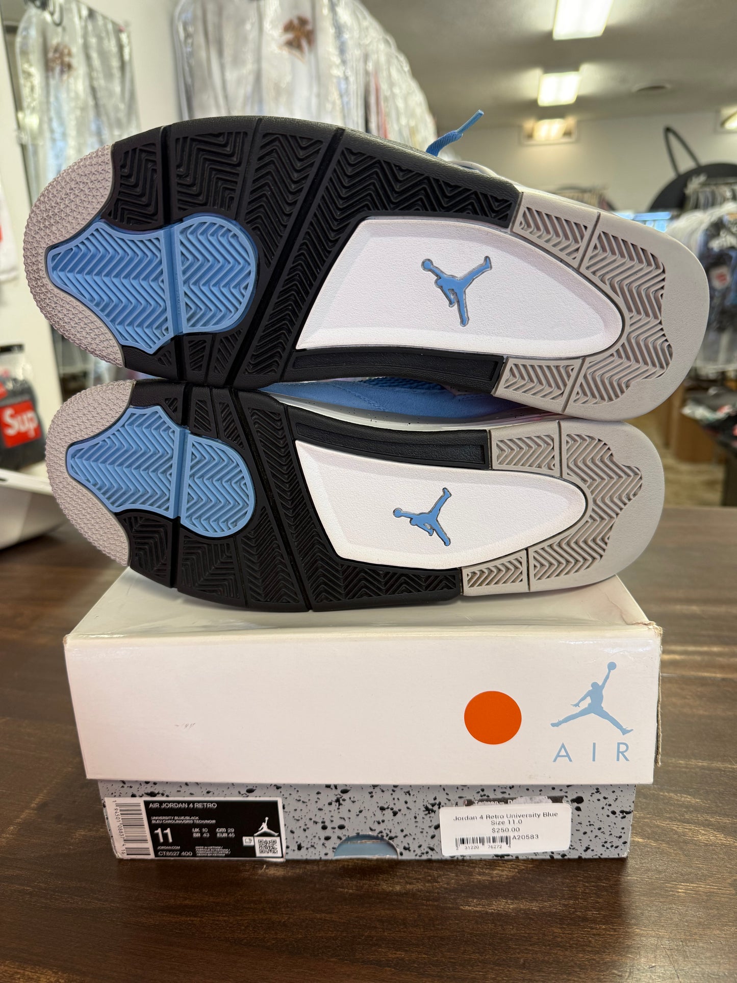 Jordan 4 Retro University Blue