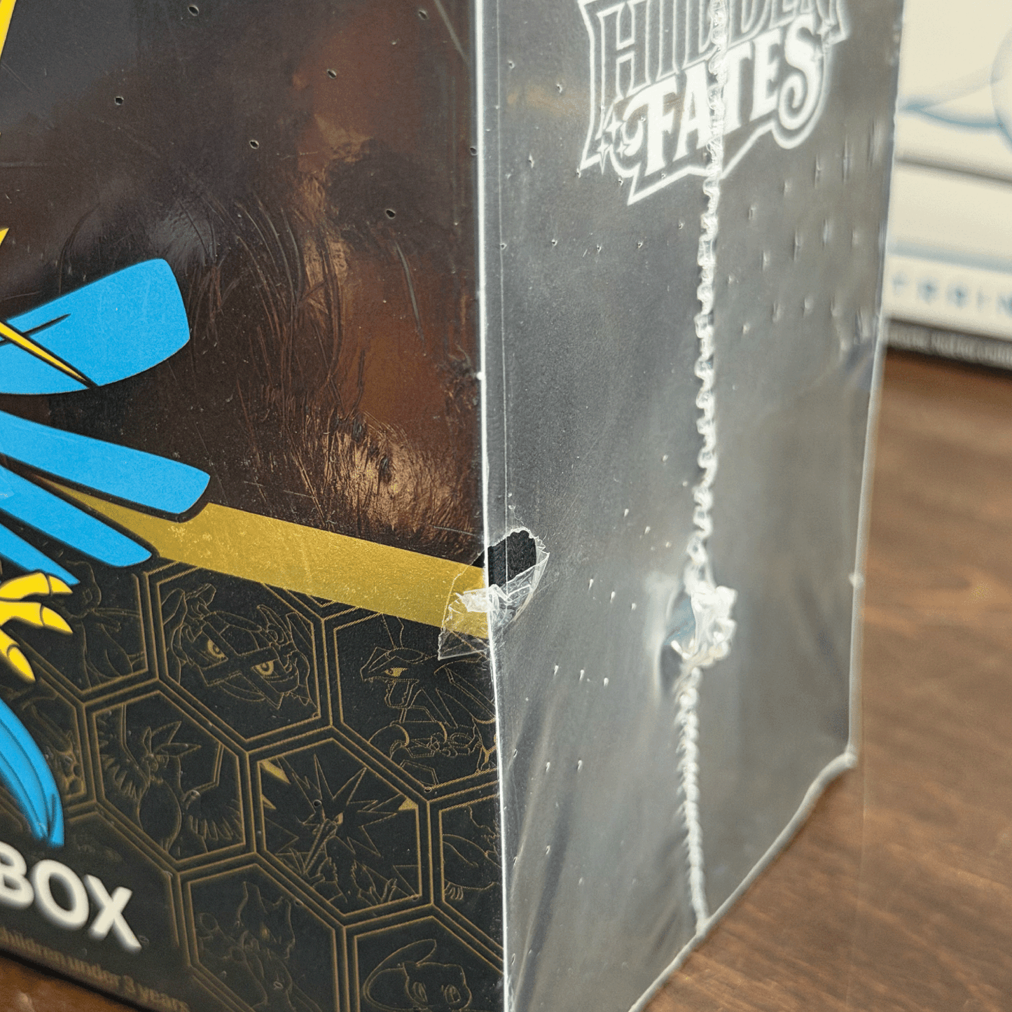 Pokémon TCG Hidden Fates Elite Trainer Box