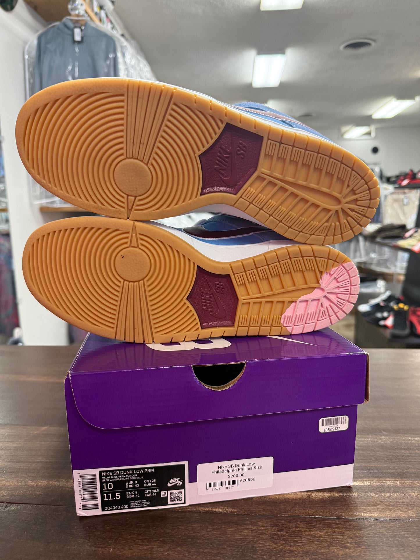 Nike SB Dunk Low Philadelphia Phillies