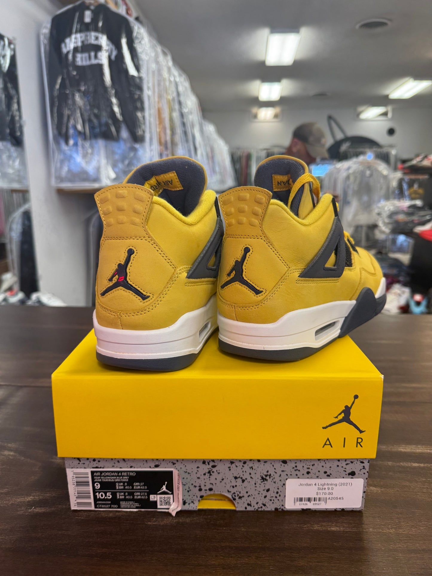 Jordan 4 Lightning (2021)
