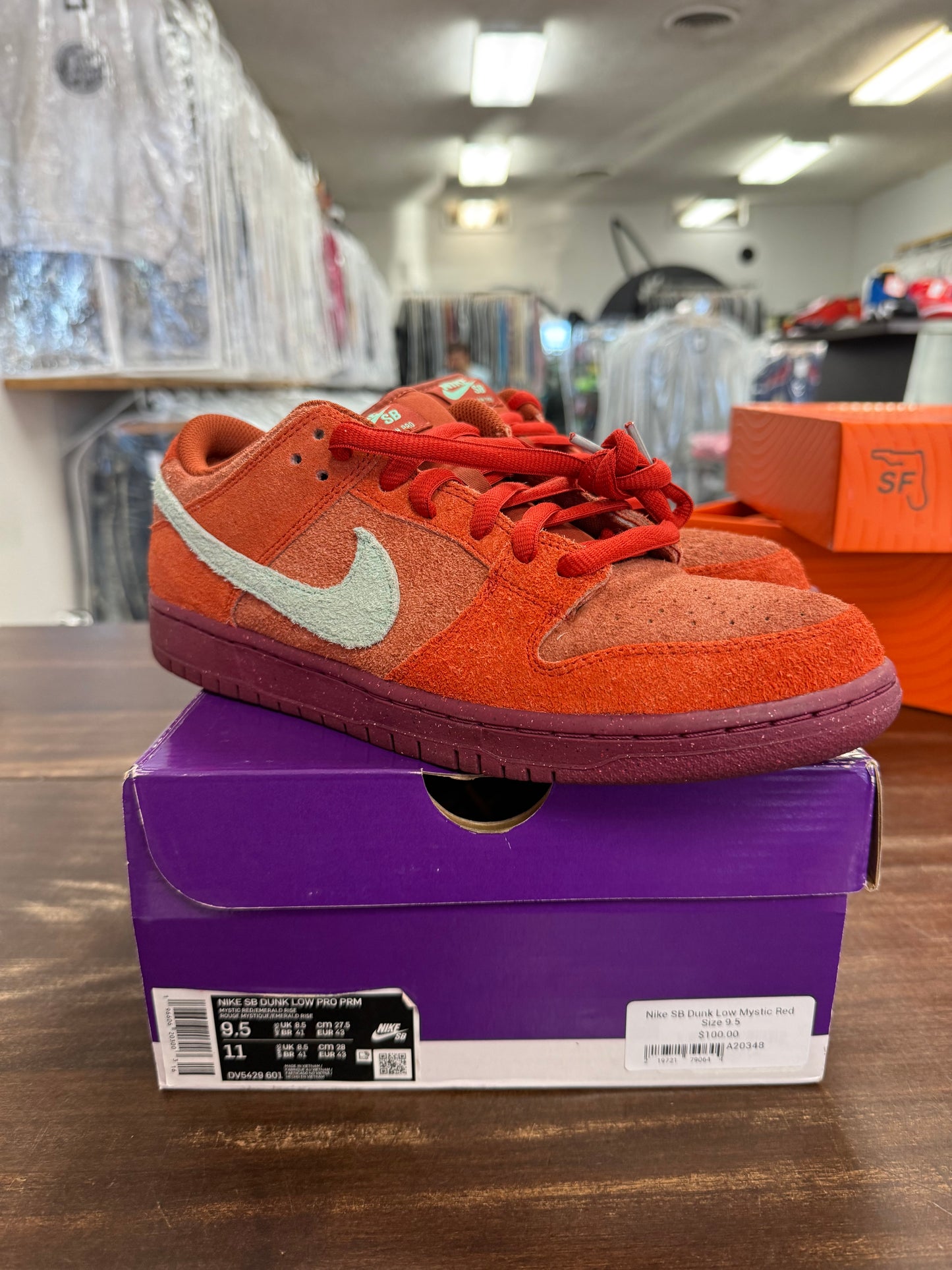Nike SB Dunk Low Mystic Red