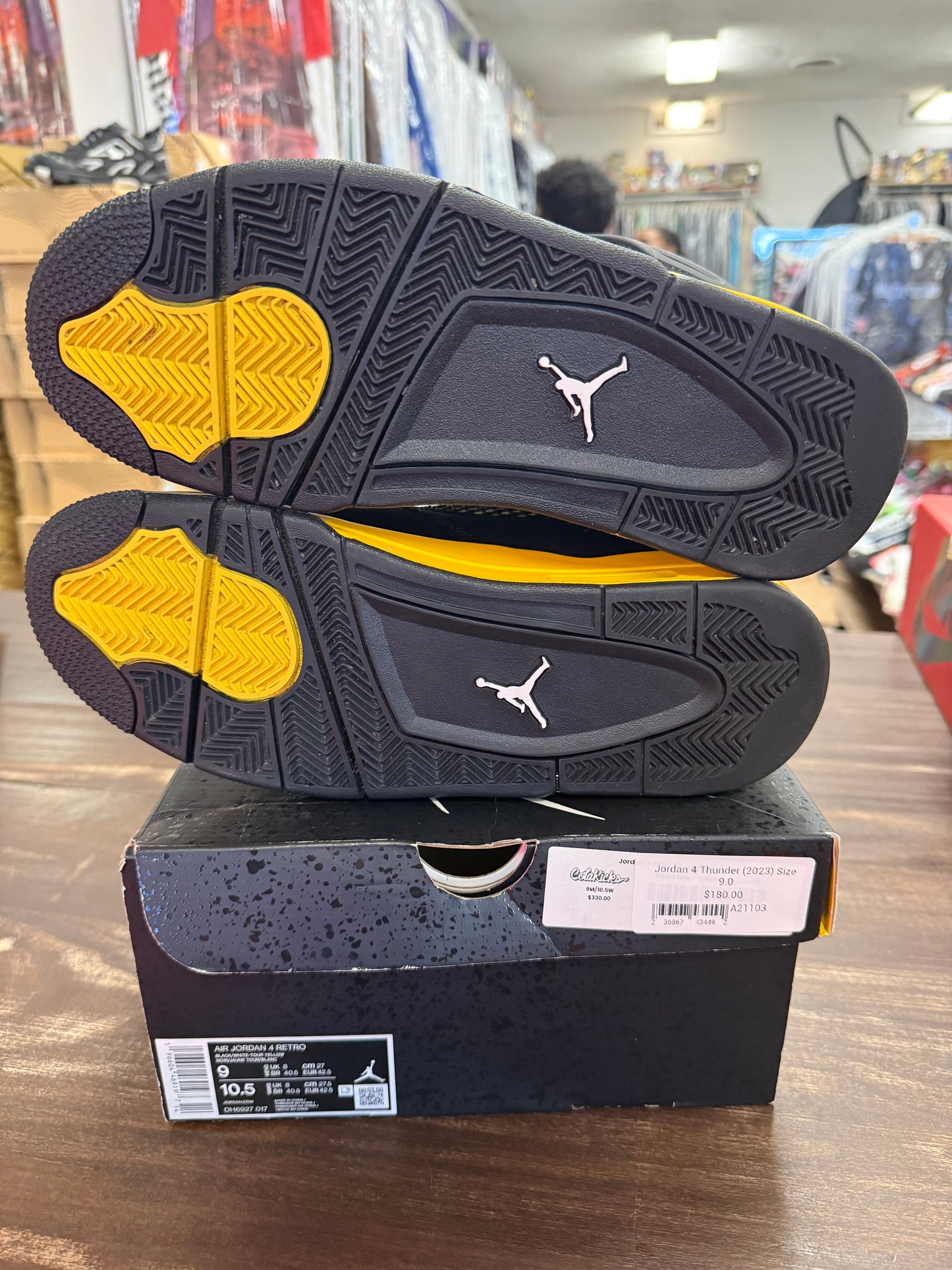 Jordan 4 Thunder (2023)