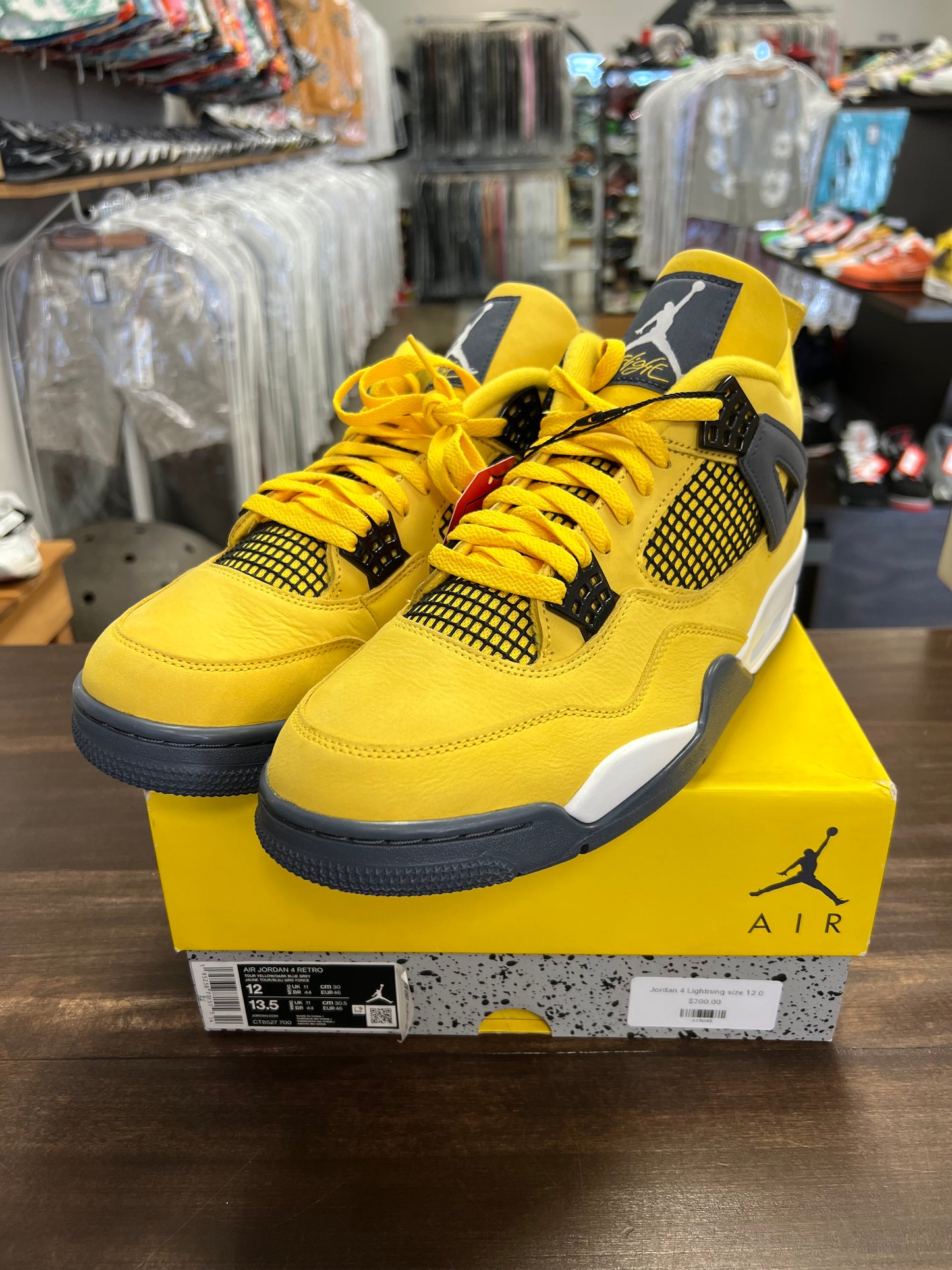 Jordan 4 Retro Lightning (2021)