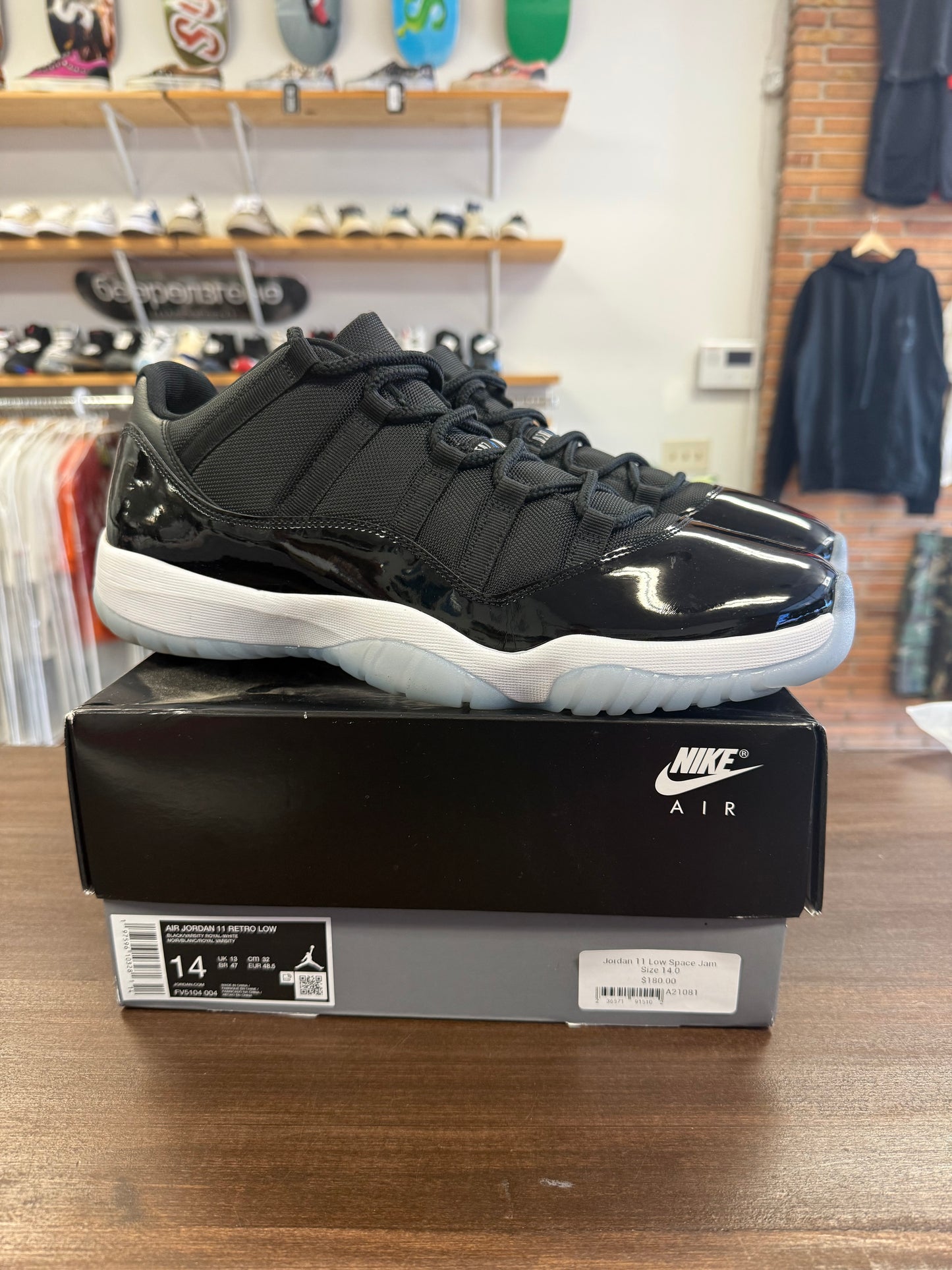 Jordan 11 Low Space Jam
