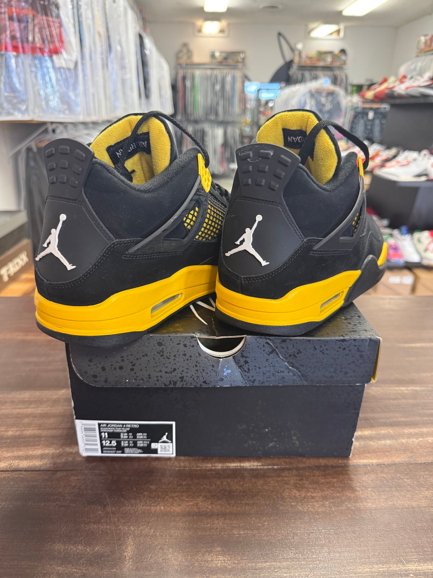 Jordan 4 Thunder (2023)