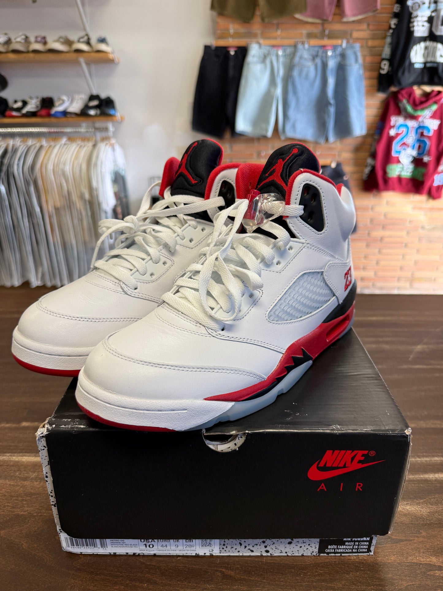 Jordan 5 Retro Fire Red Black Tongue (2025)