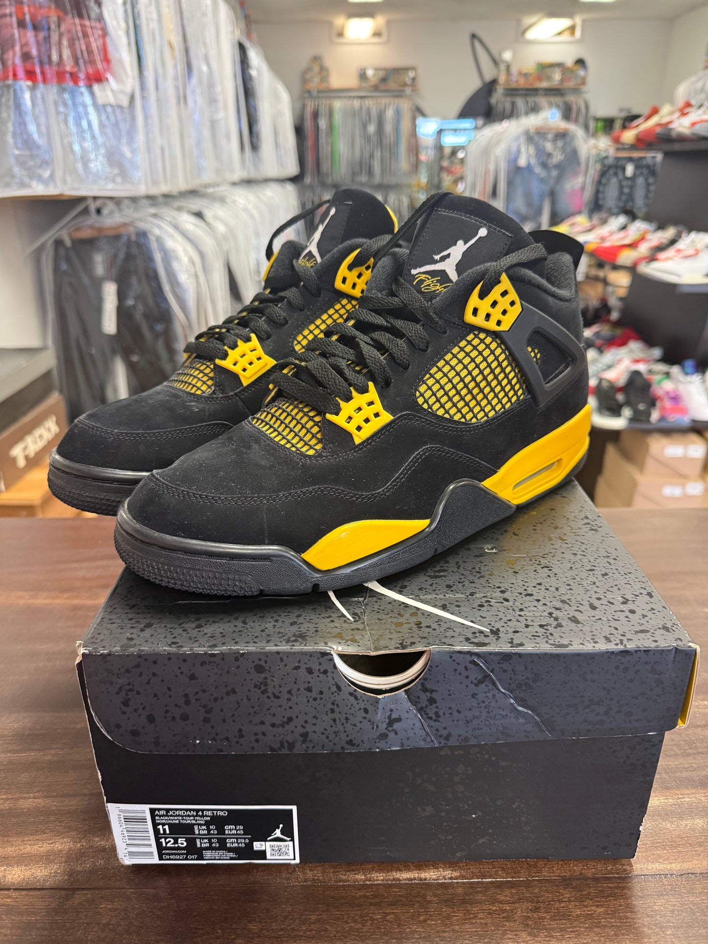 Jordan 4 Thunder (2023)
