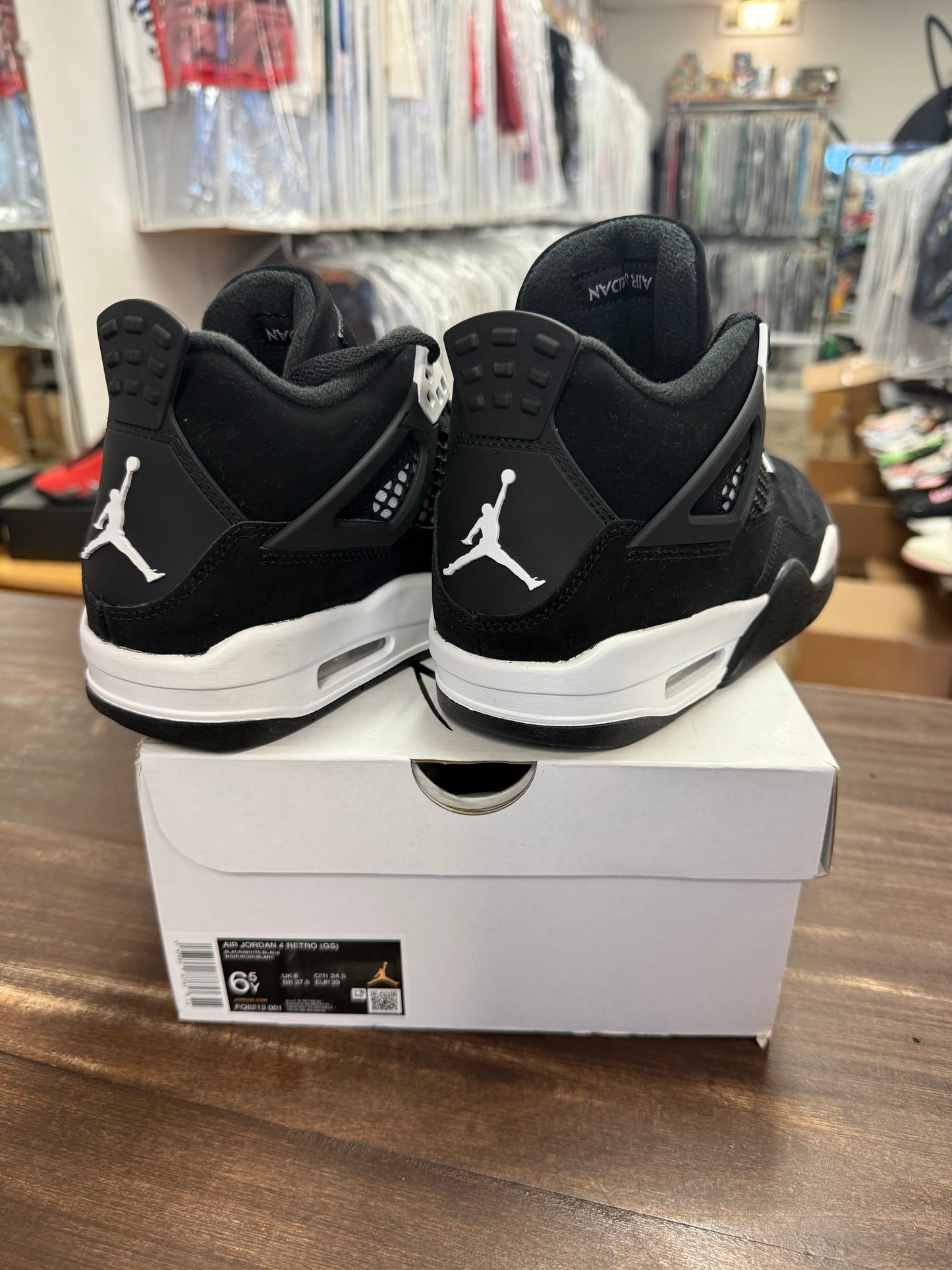 Jordan 4 White Thunder