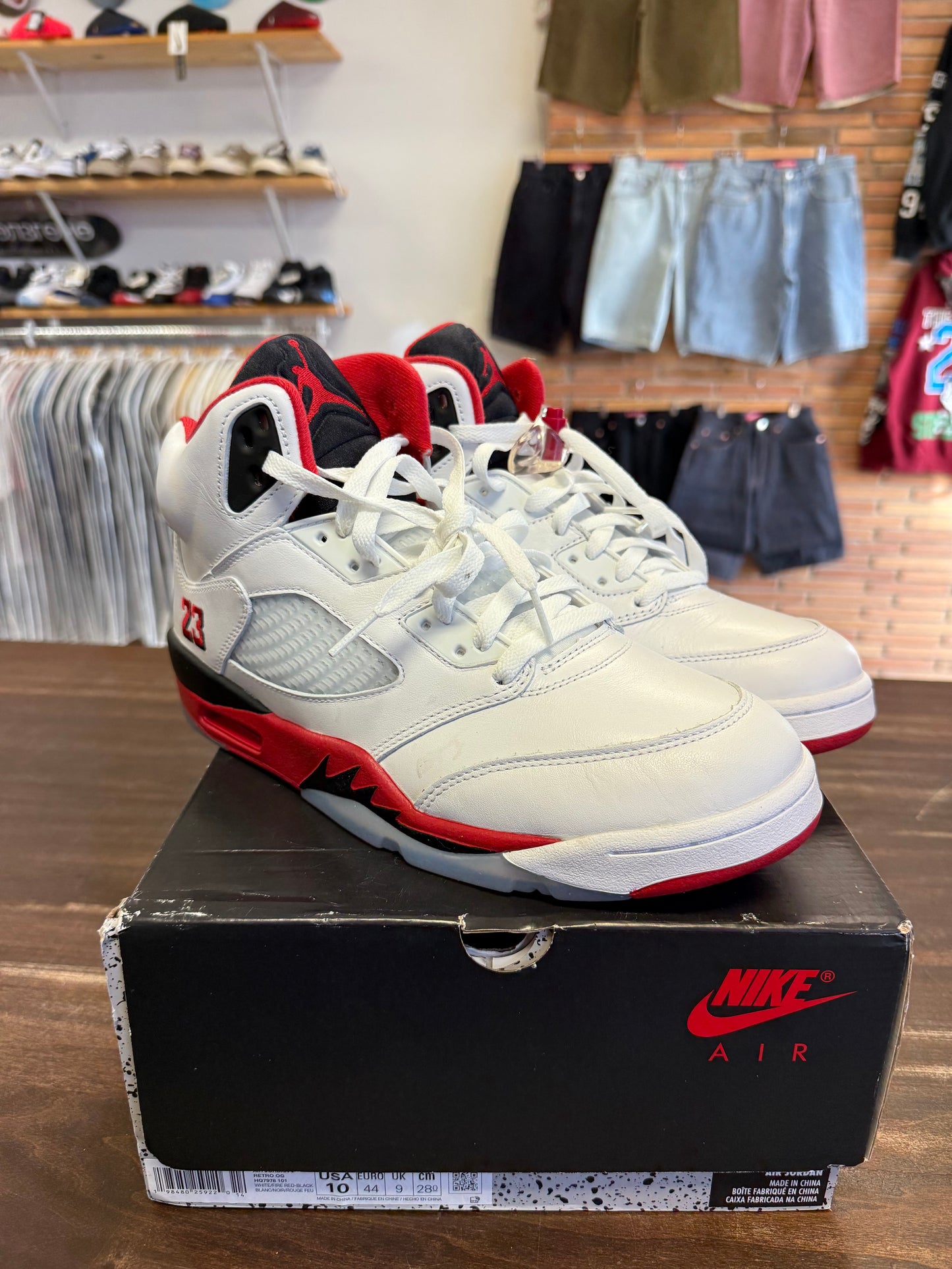 Jordan 5 Retro Fire Red Black Tongue (2025)