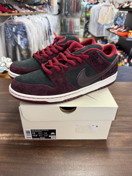 Nike SB Dunk Low Riot Skateshop