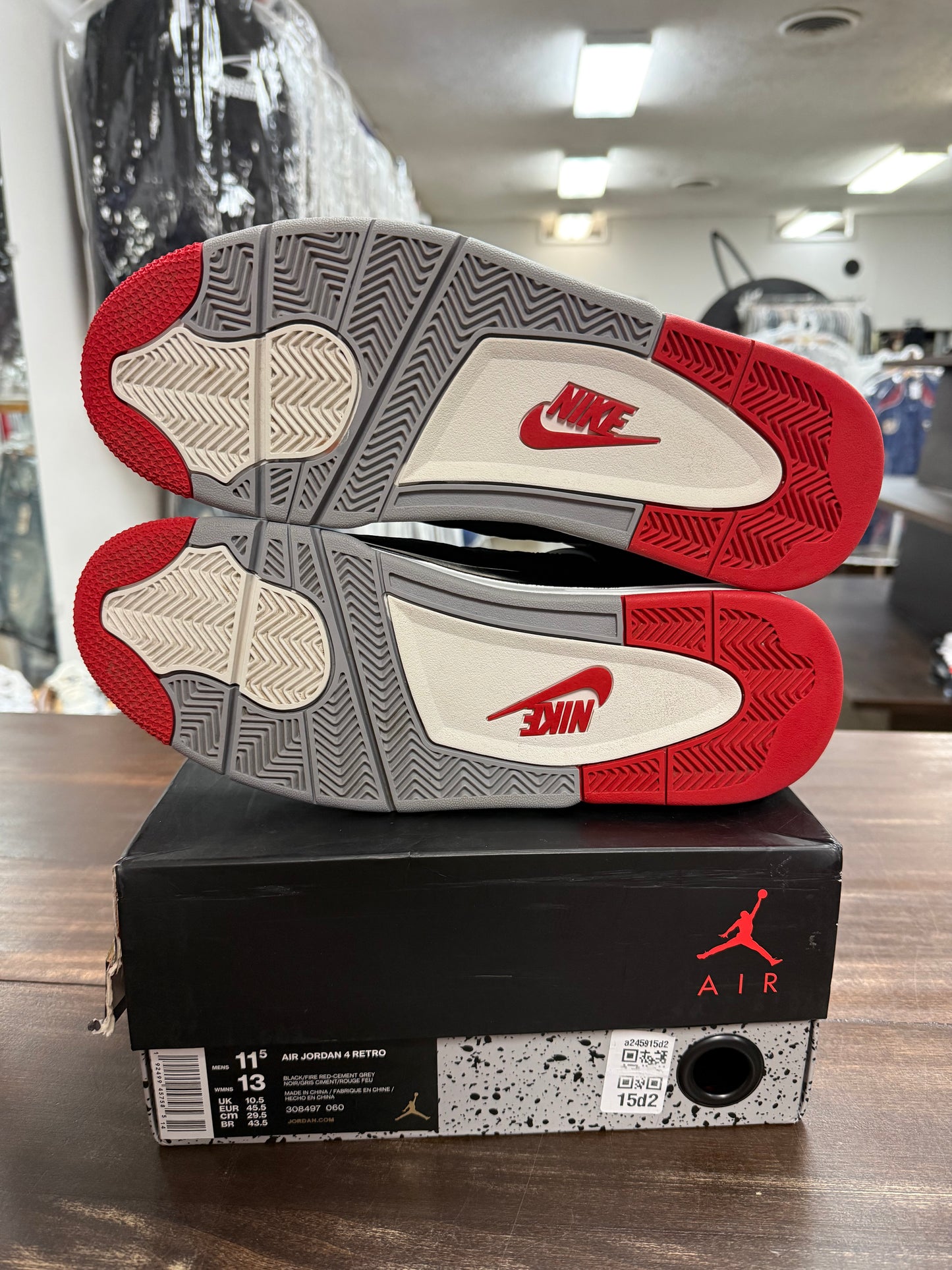 Jordan 4 Retro Bred (2019)