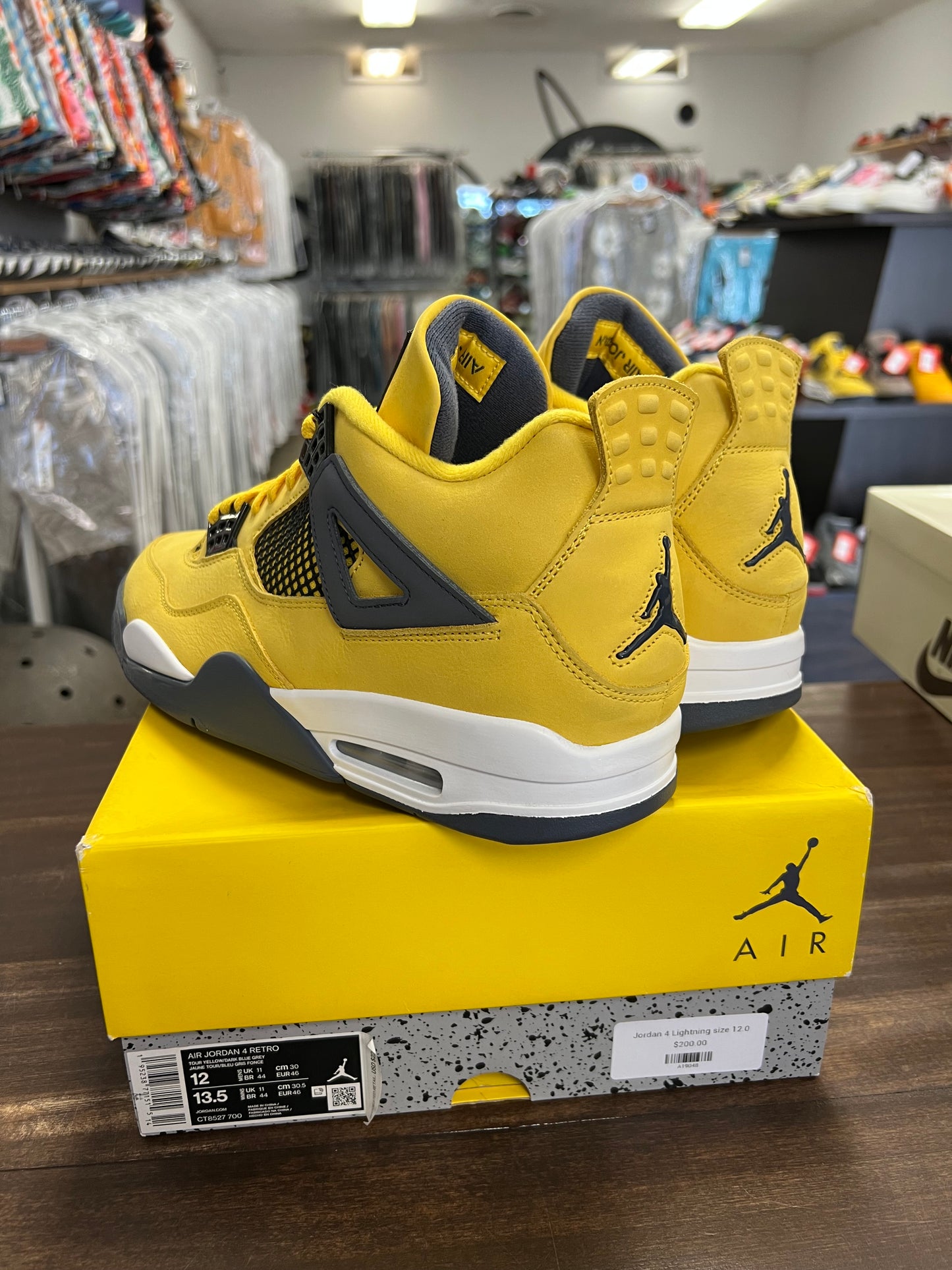 Jordan 4 Retro Lightning (2021)