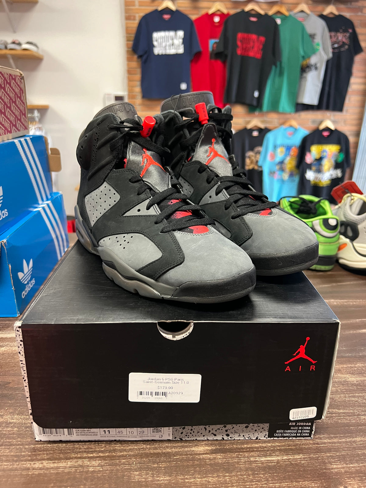 Jordan 6 PSG Paris Saint-Germain