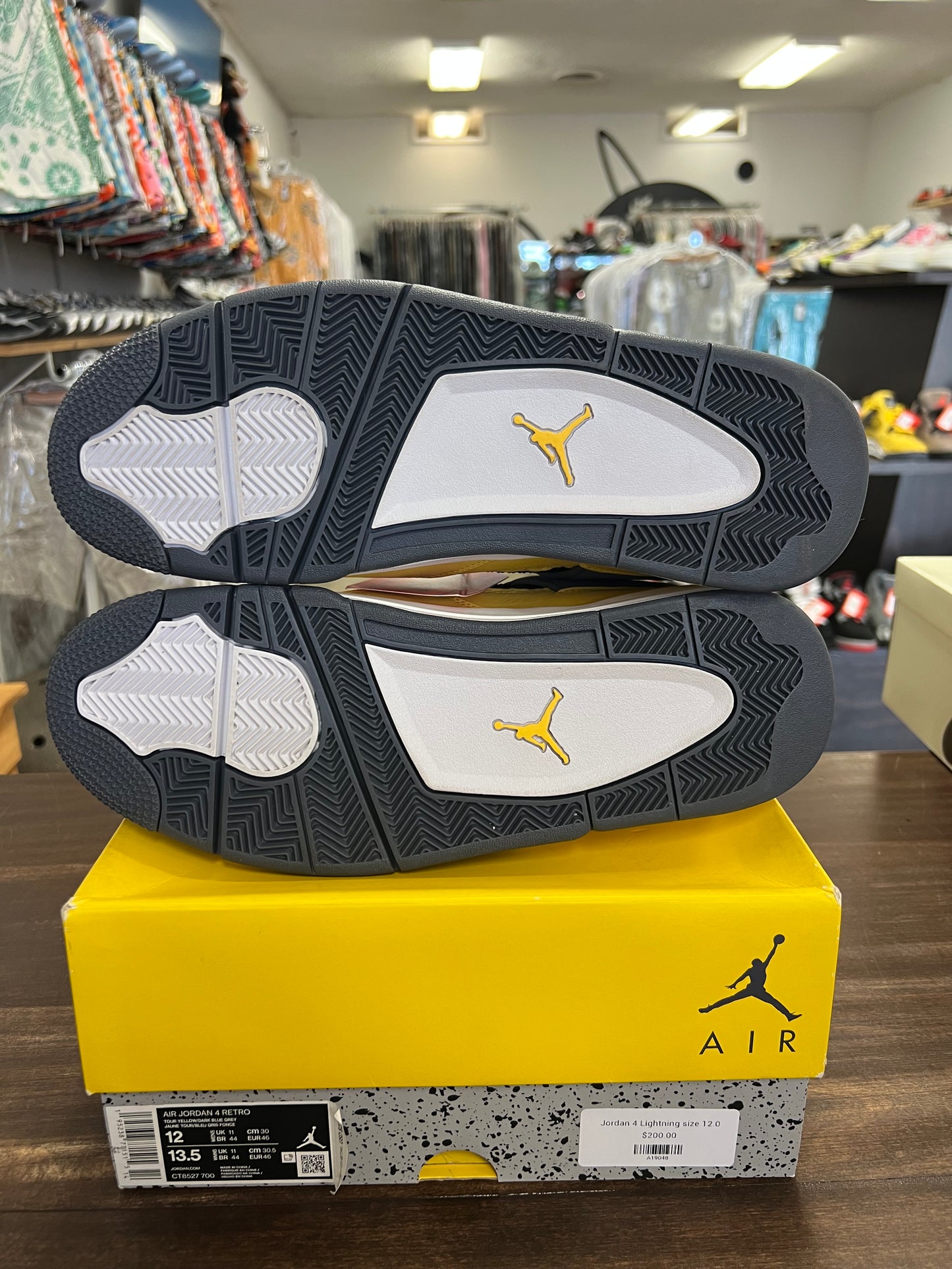 Jordan 4 Retro Lightning (2021)