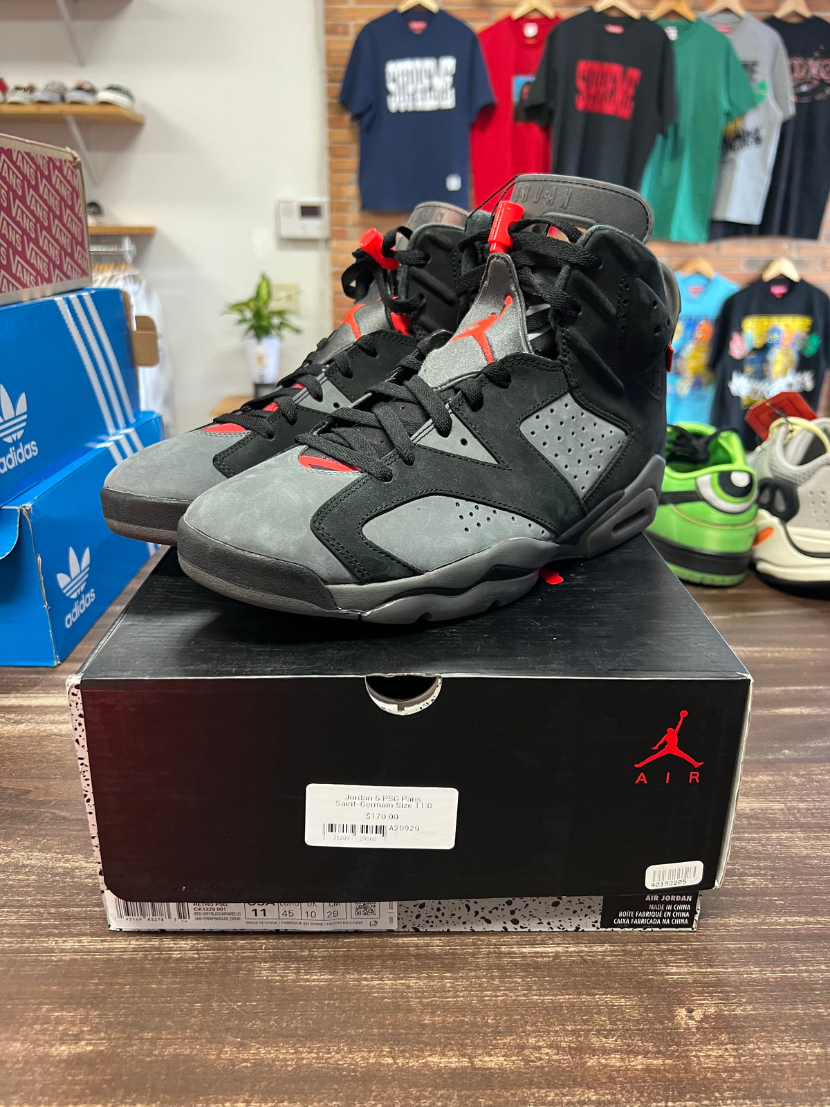 Jordan 6 PSG Paris Saint-Germain