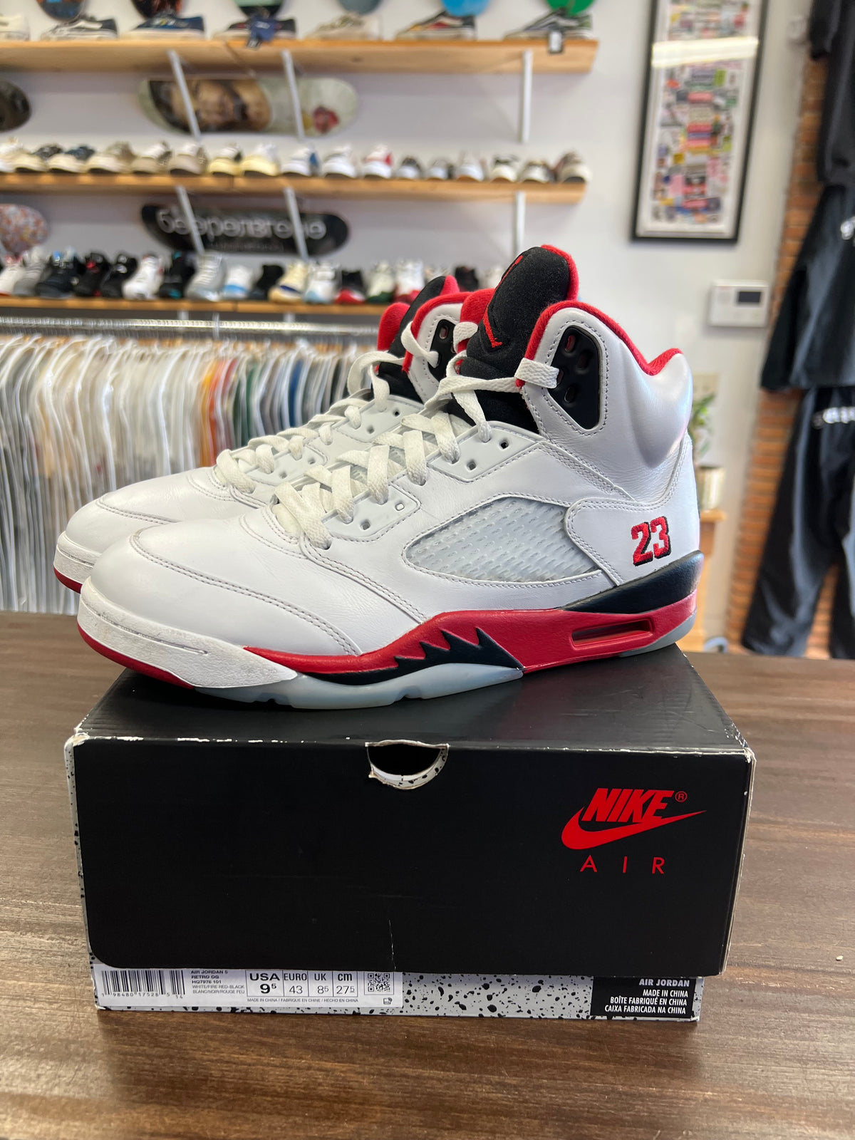 Jordan 5 Retro Fire Red Black Tongue (2025)