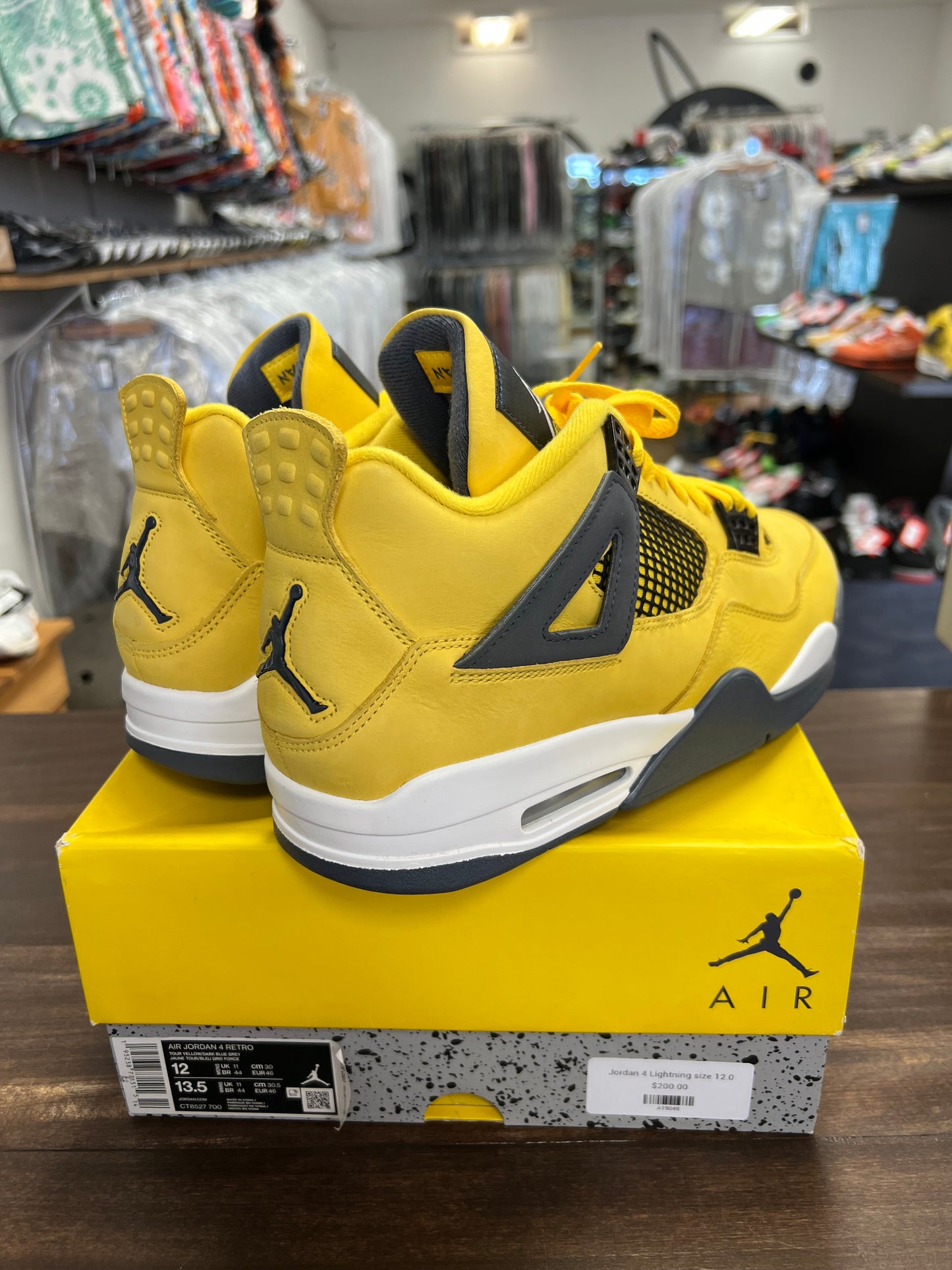 Jordan 4 Retro Lightning (2021)