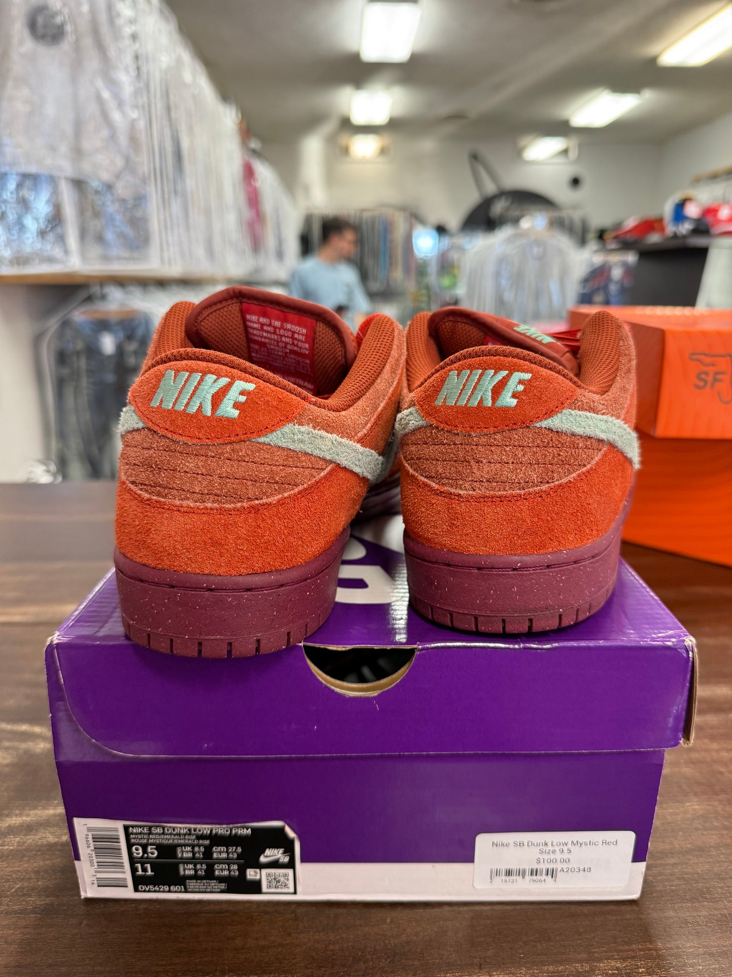 Nike SB Dunk Low Mystic Red