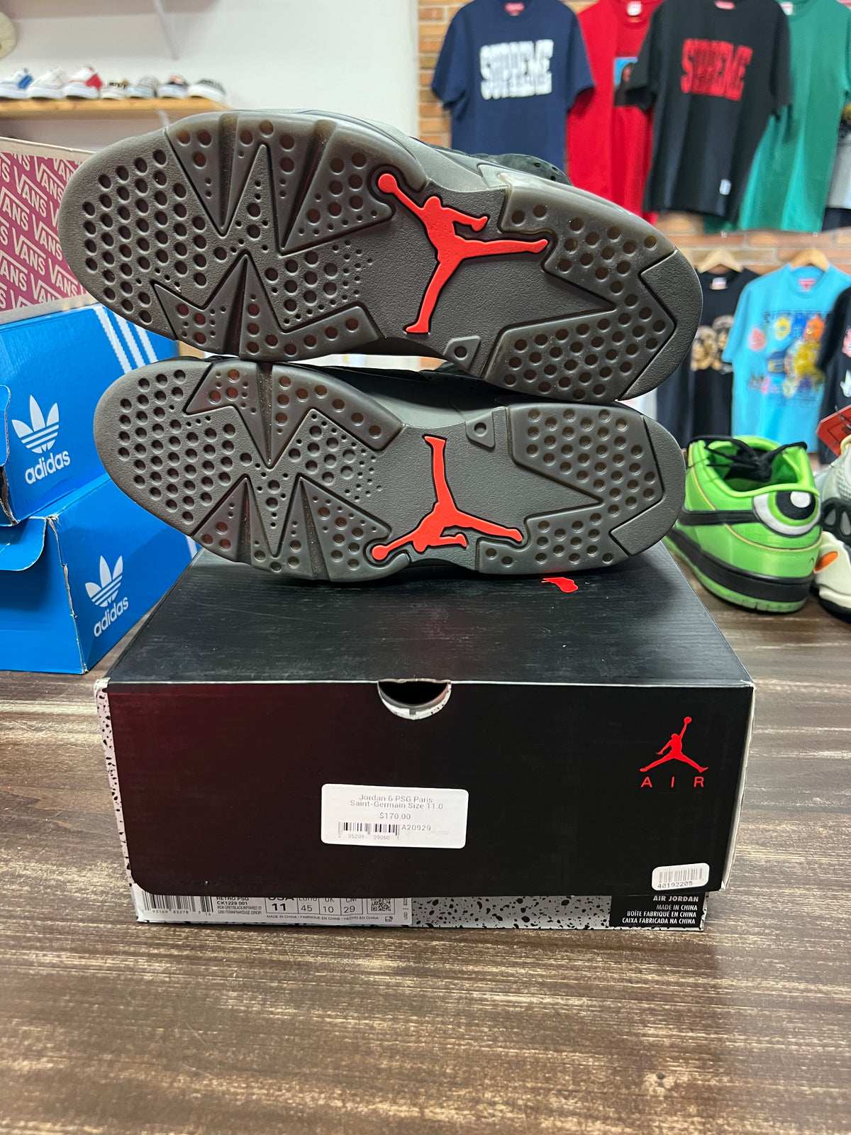 Jordan 6 PSG Paris Saint-Germain