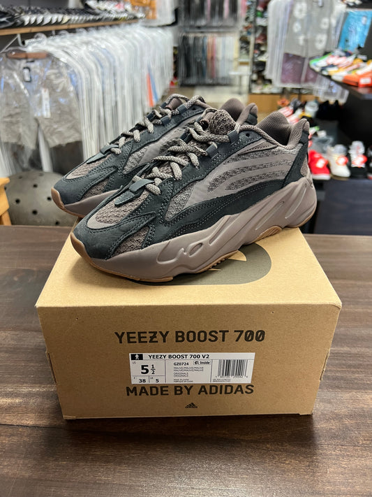 Yeezy Boost 700 V2 Mauve