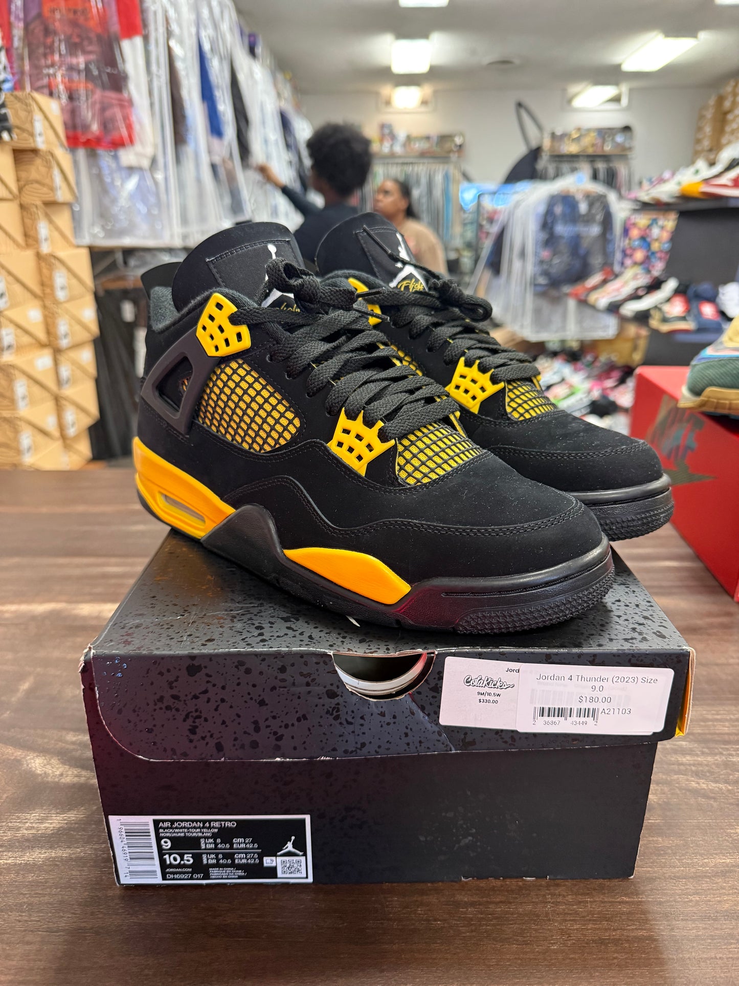 Jordan 4 Thunder (2023)