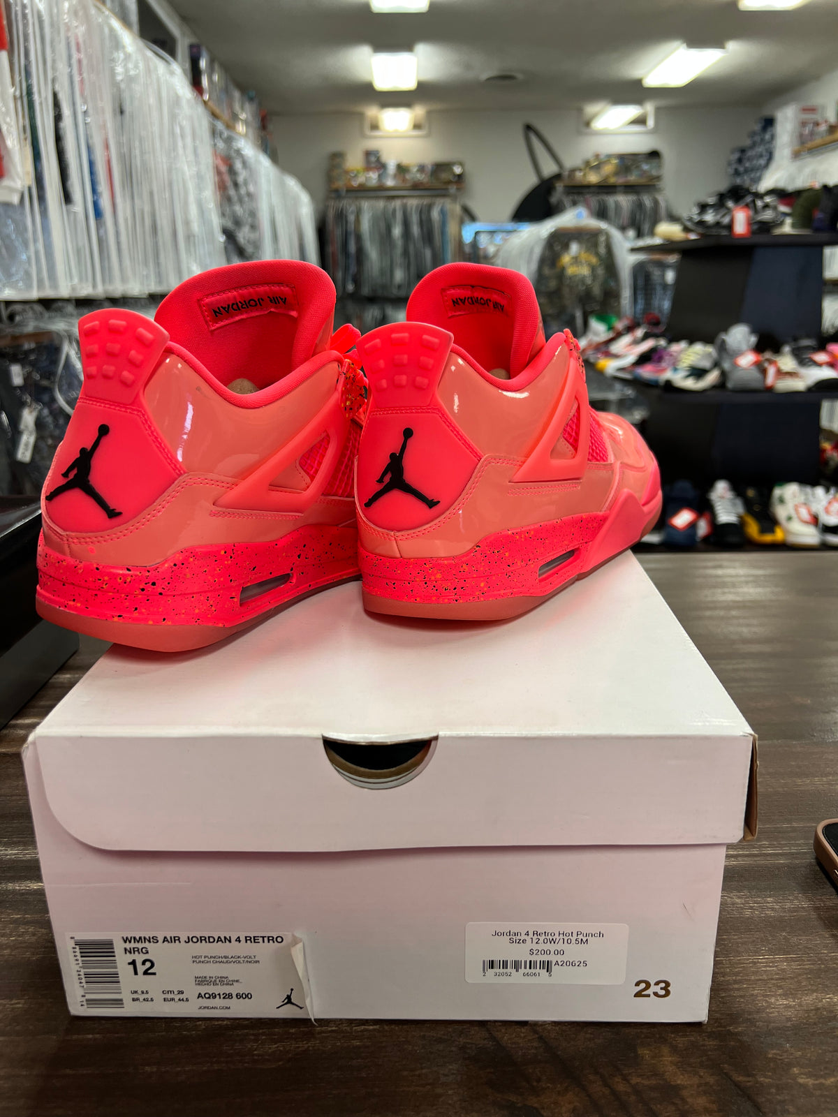 Jordan 4 Retro Hot Punch