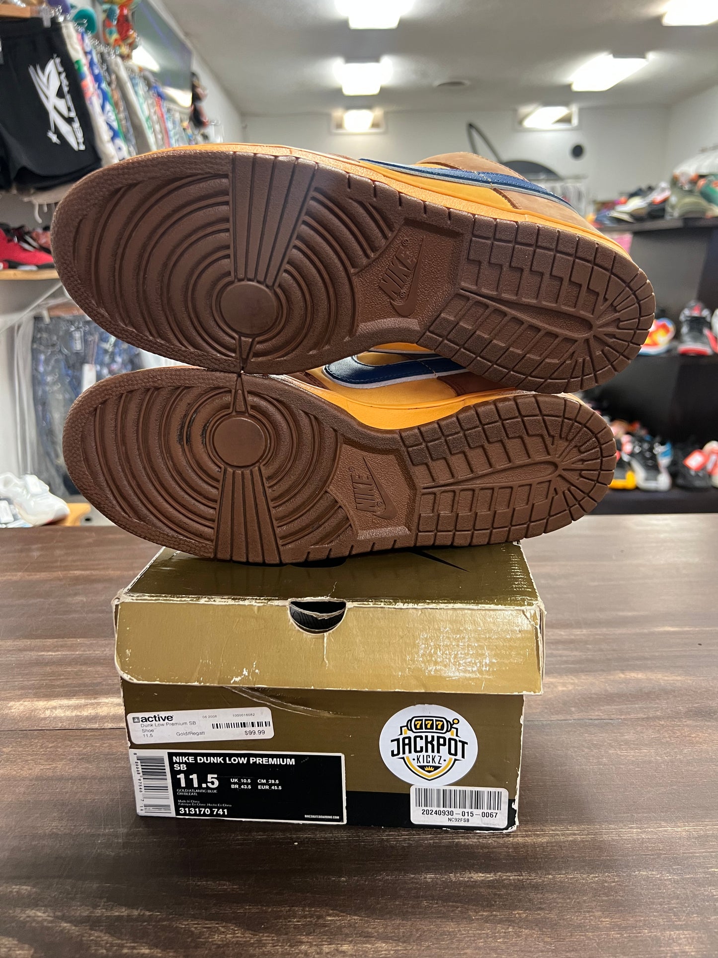 Nike SB Dunk Low Newcastle Brown Ale