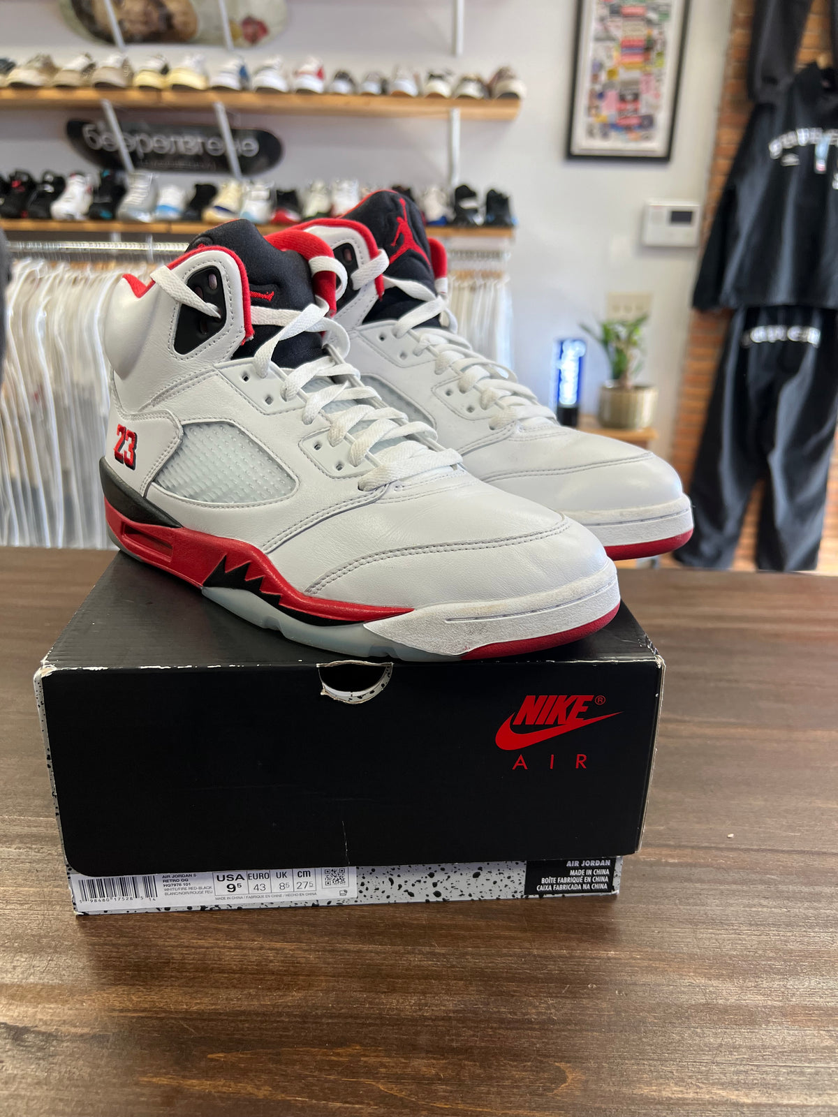 Jordan 5 Retro Fire Red Black Tongue (2025)