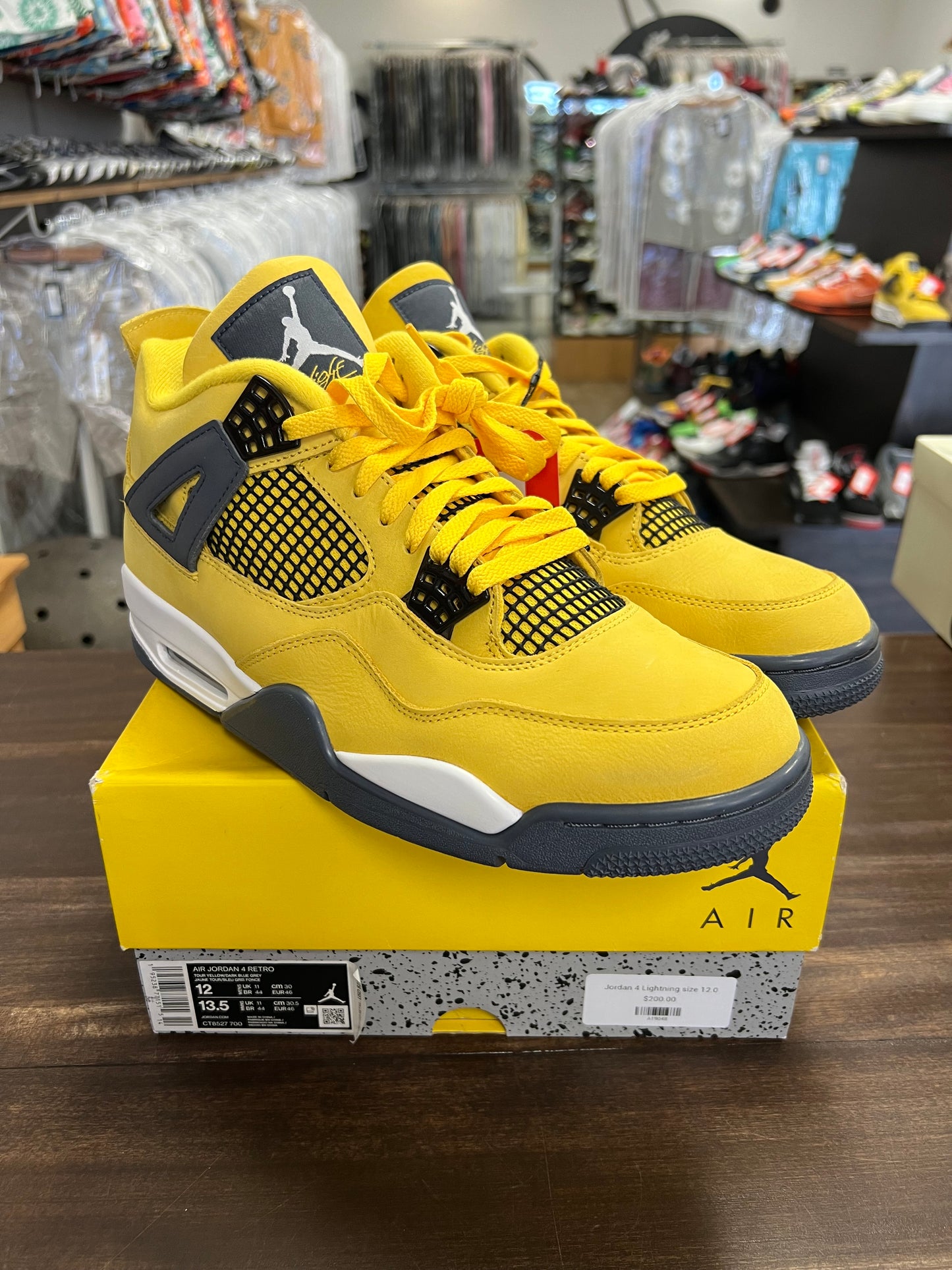 Jordan 4 Retro Lightning (2021)