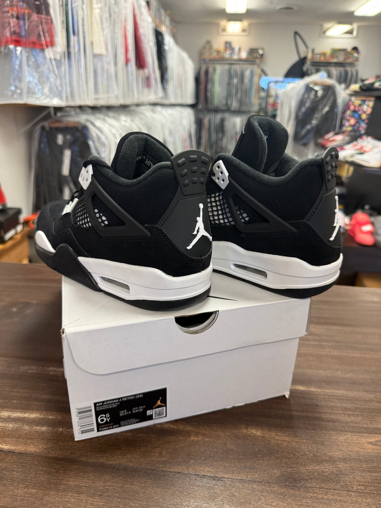 Jordan 4 White Thunder