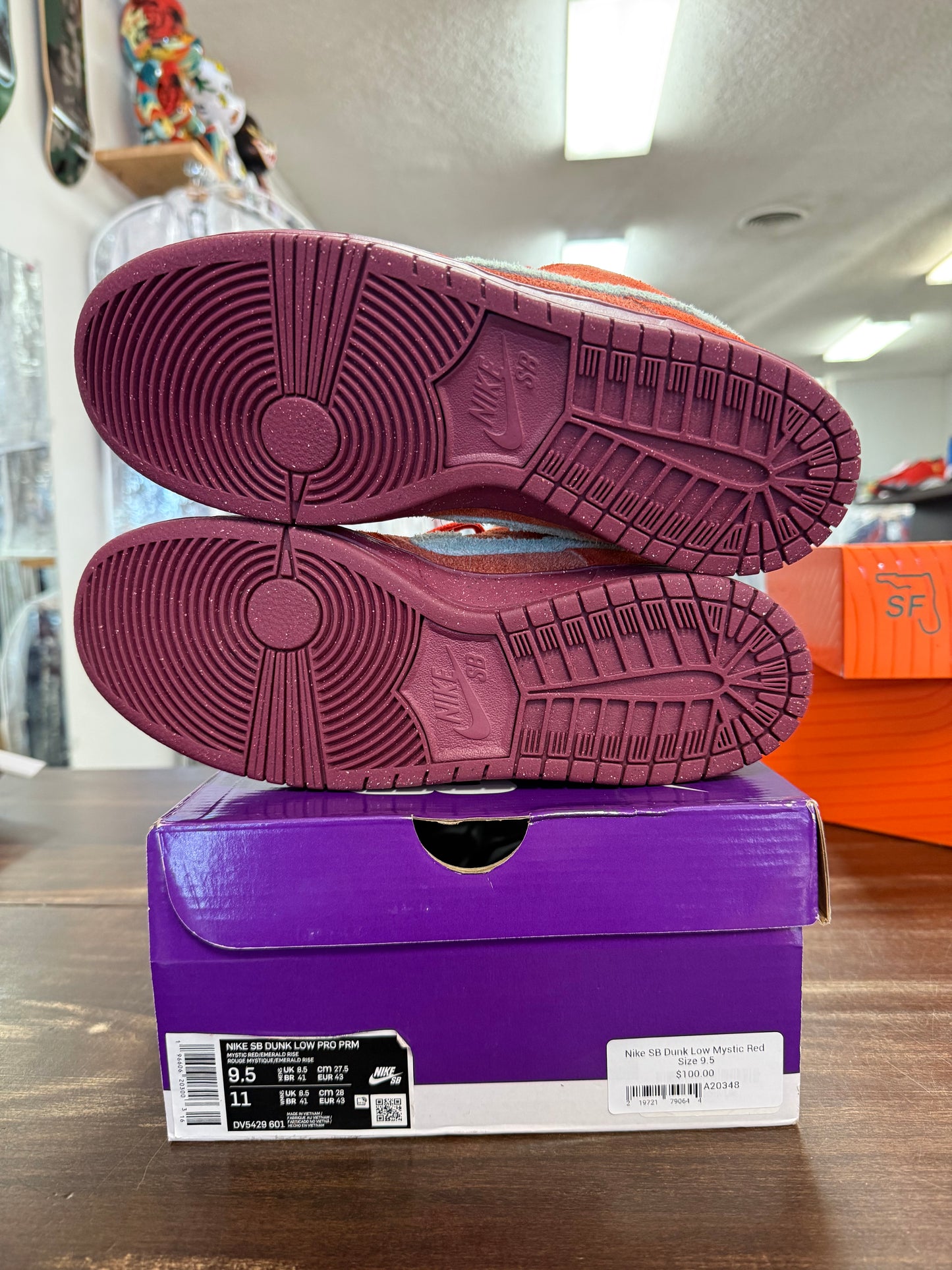 Nike SB Dunk Low Mystic Red