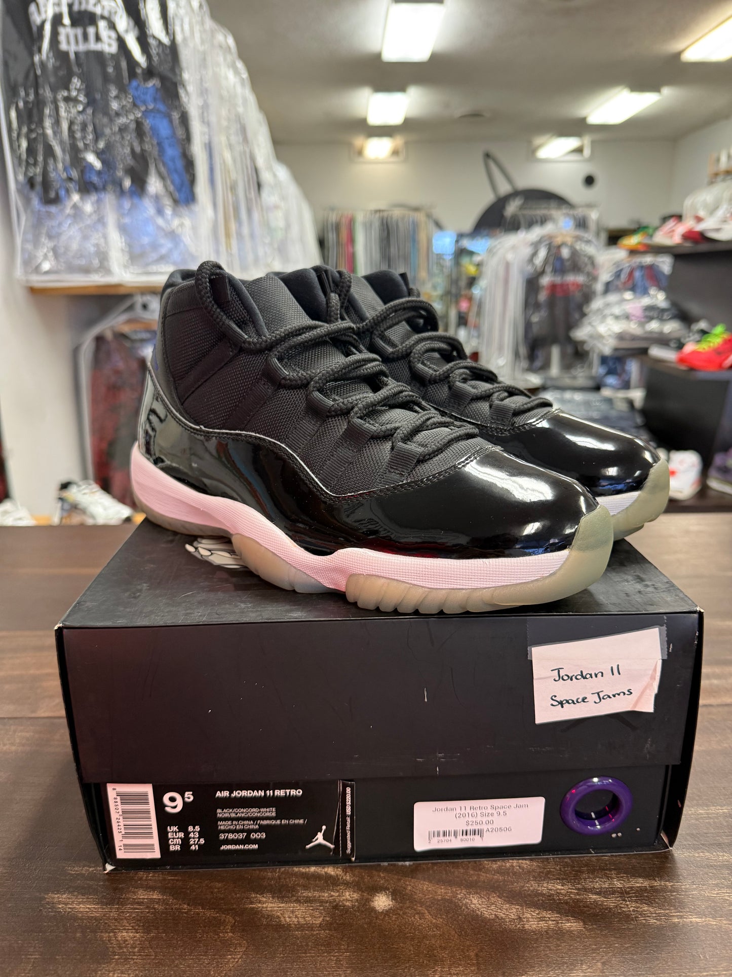 Jordan 11 Retro Space Jam (2016)