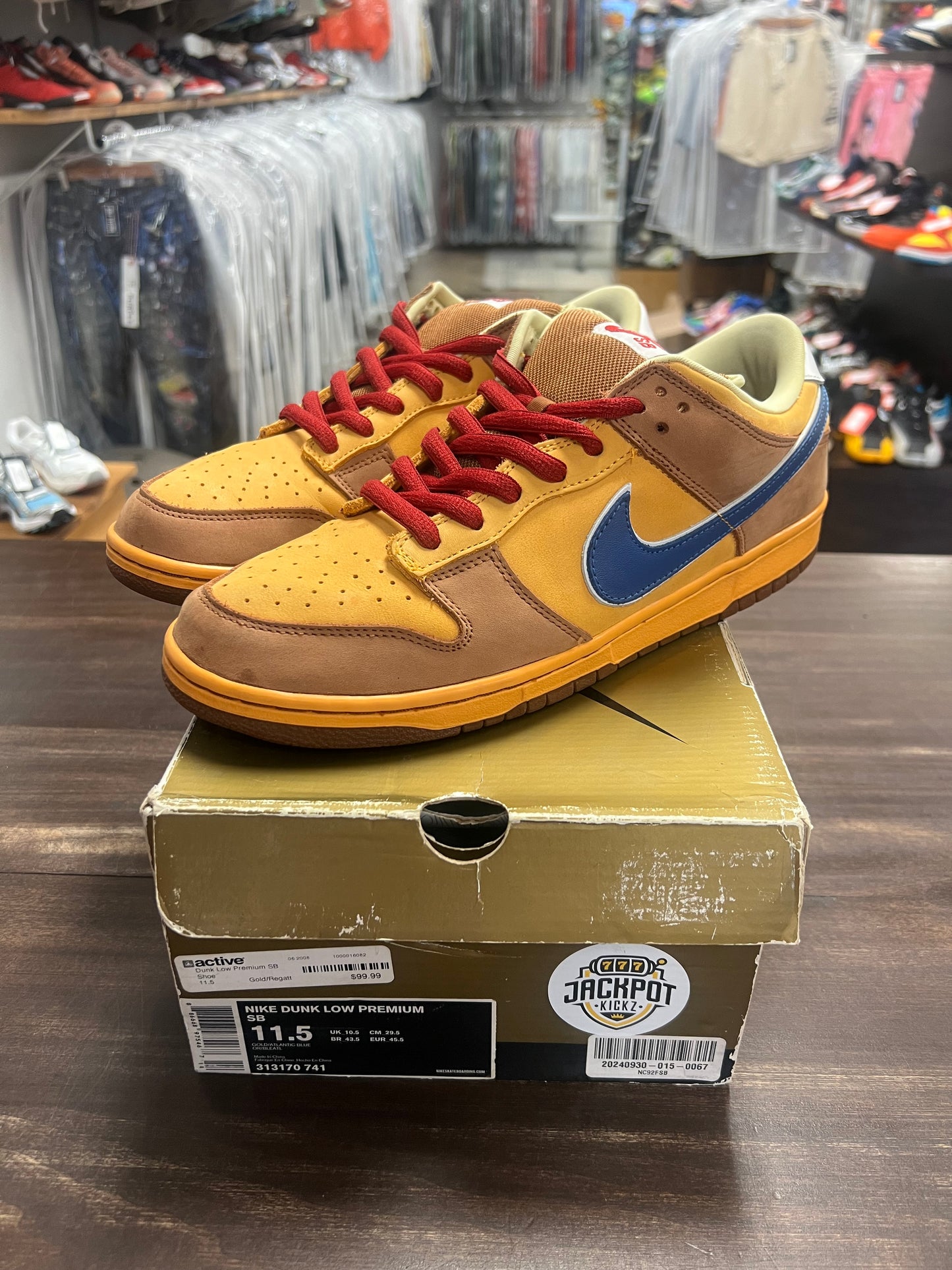 Nike SB Dunk Low Newcastle Brown Ale