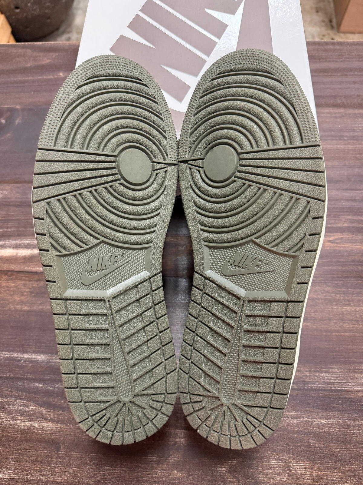 Jordan 1 Low Travis Scott Medium Olive