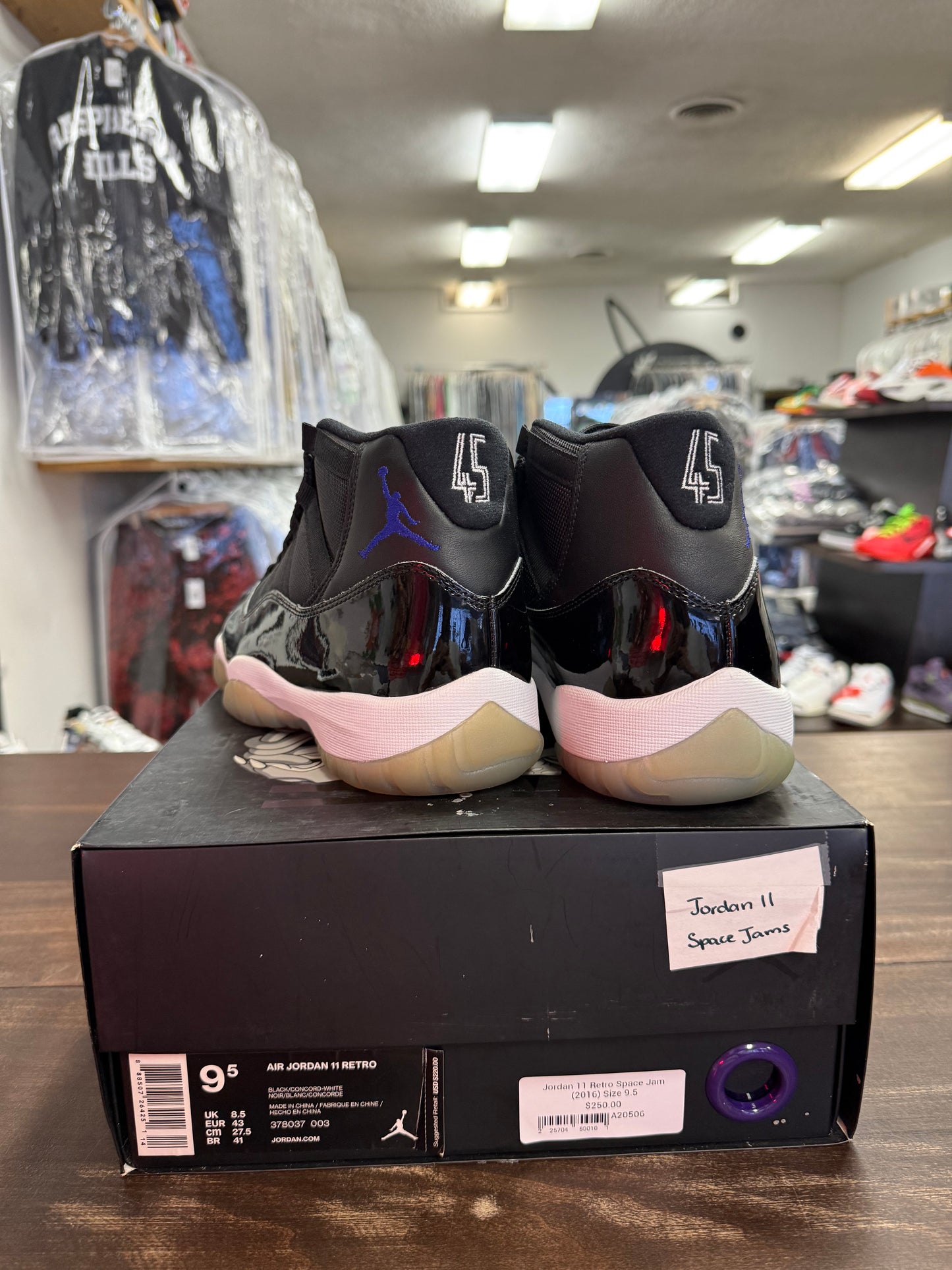 Jordan 11 Retro Space Jam (2016)