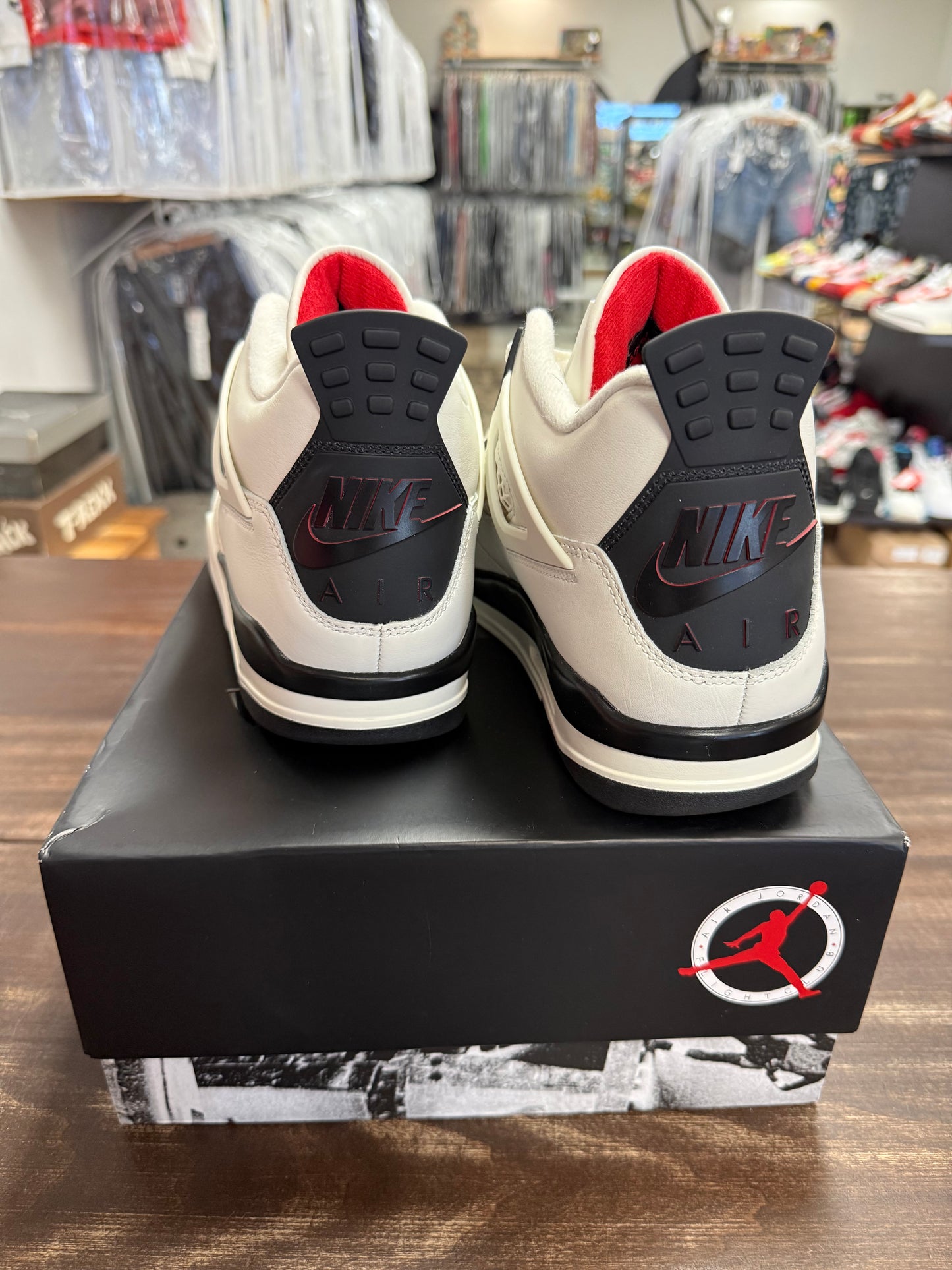 Jordan 4 Flight Club