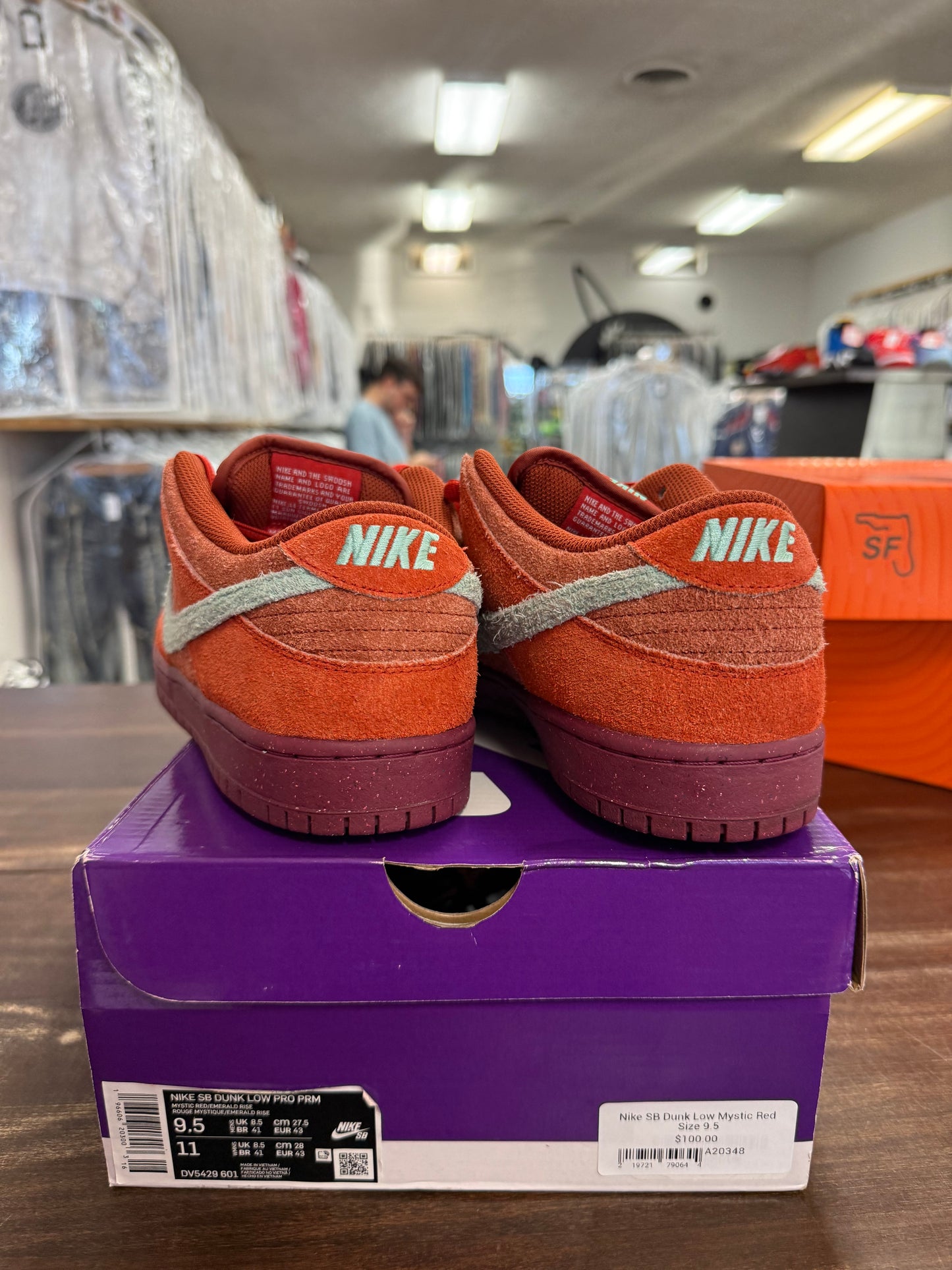 Nike SB Dunk Low Mystic Red