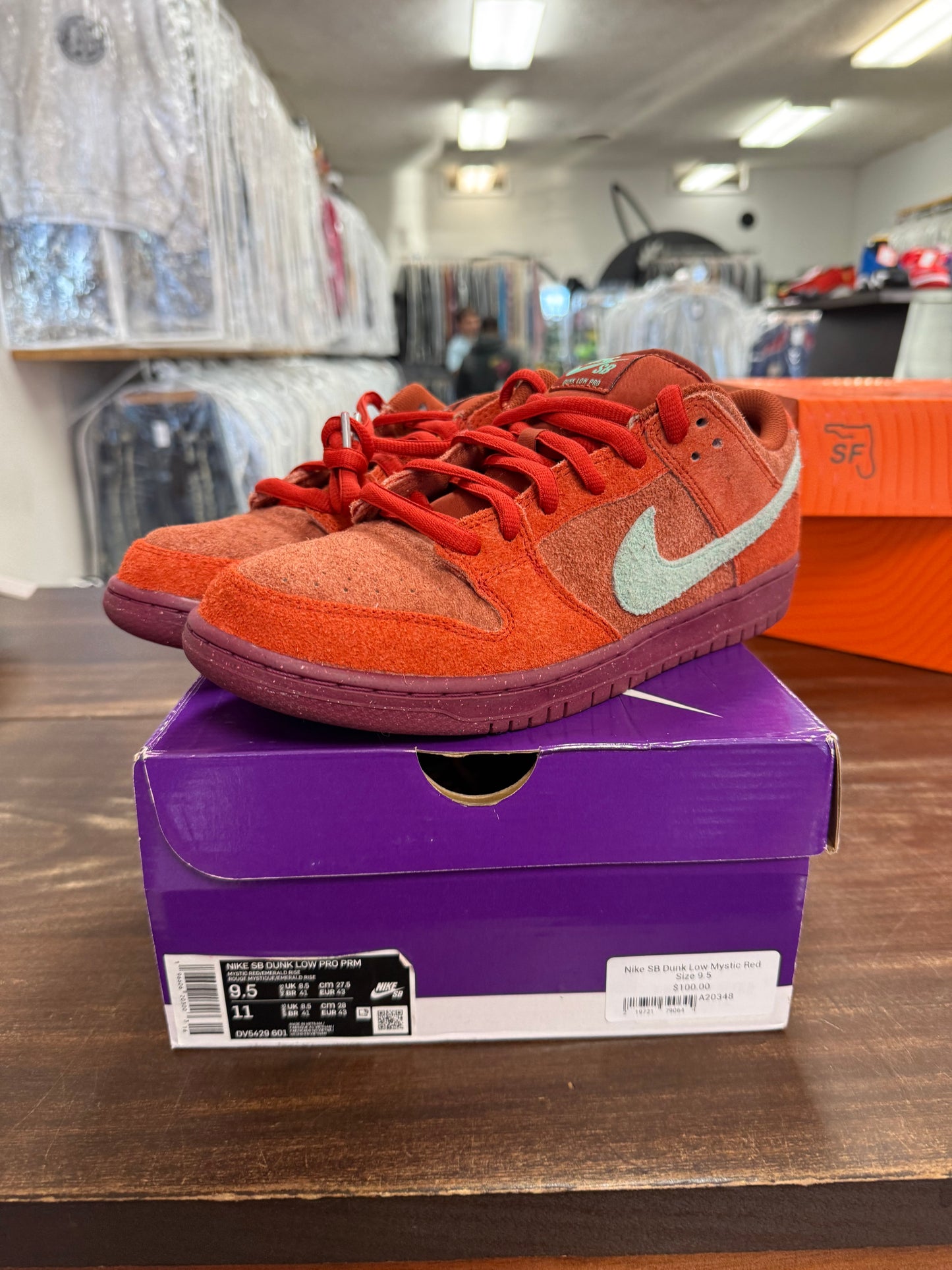 Nike SB Dunk Low Mystic Red
