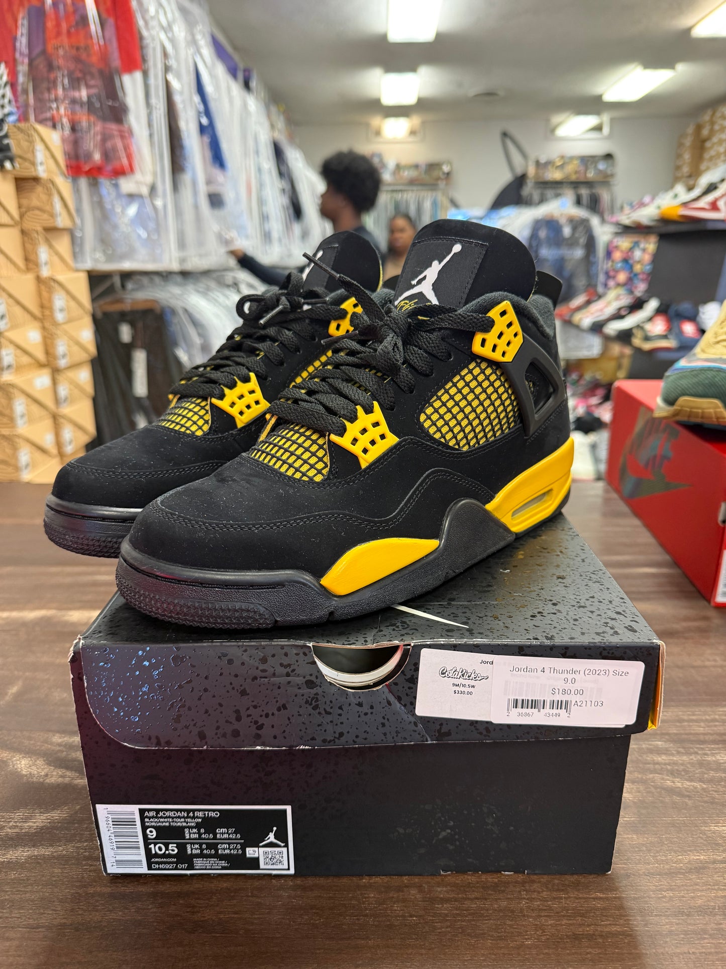 Jordan 4 Thunder (2023)
