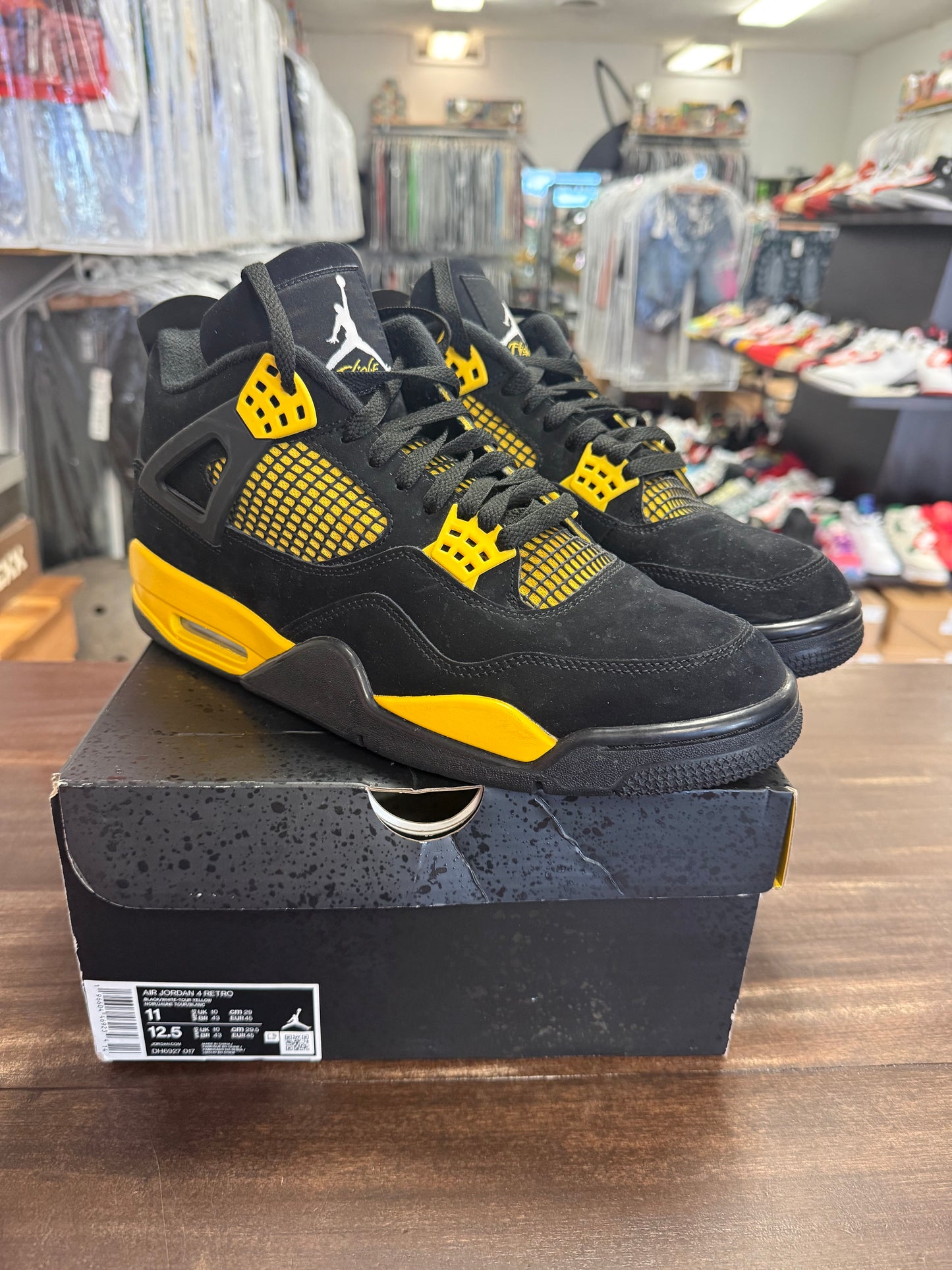 Jordan 4 Thunder (2023)