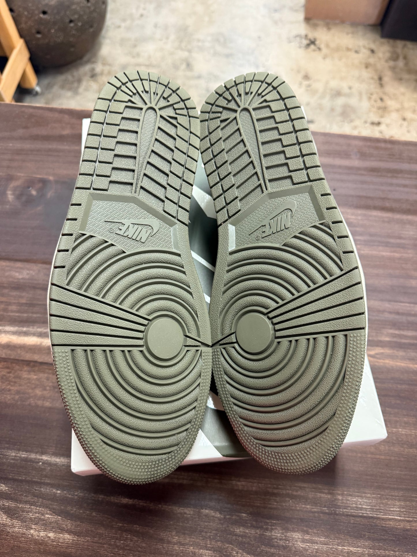 Jordan 1 Low Travis Scott Olive