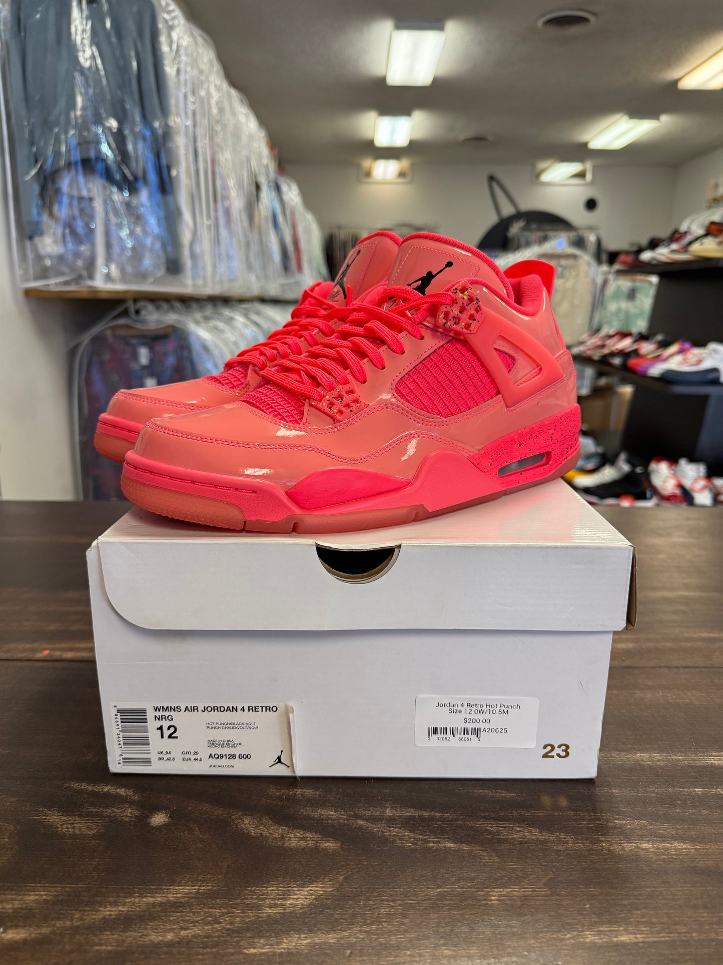 Jordan 4 Retro Hot Punch