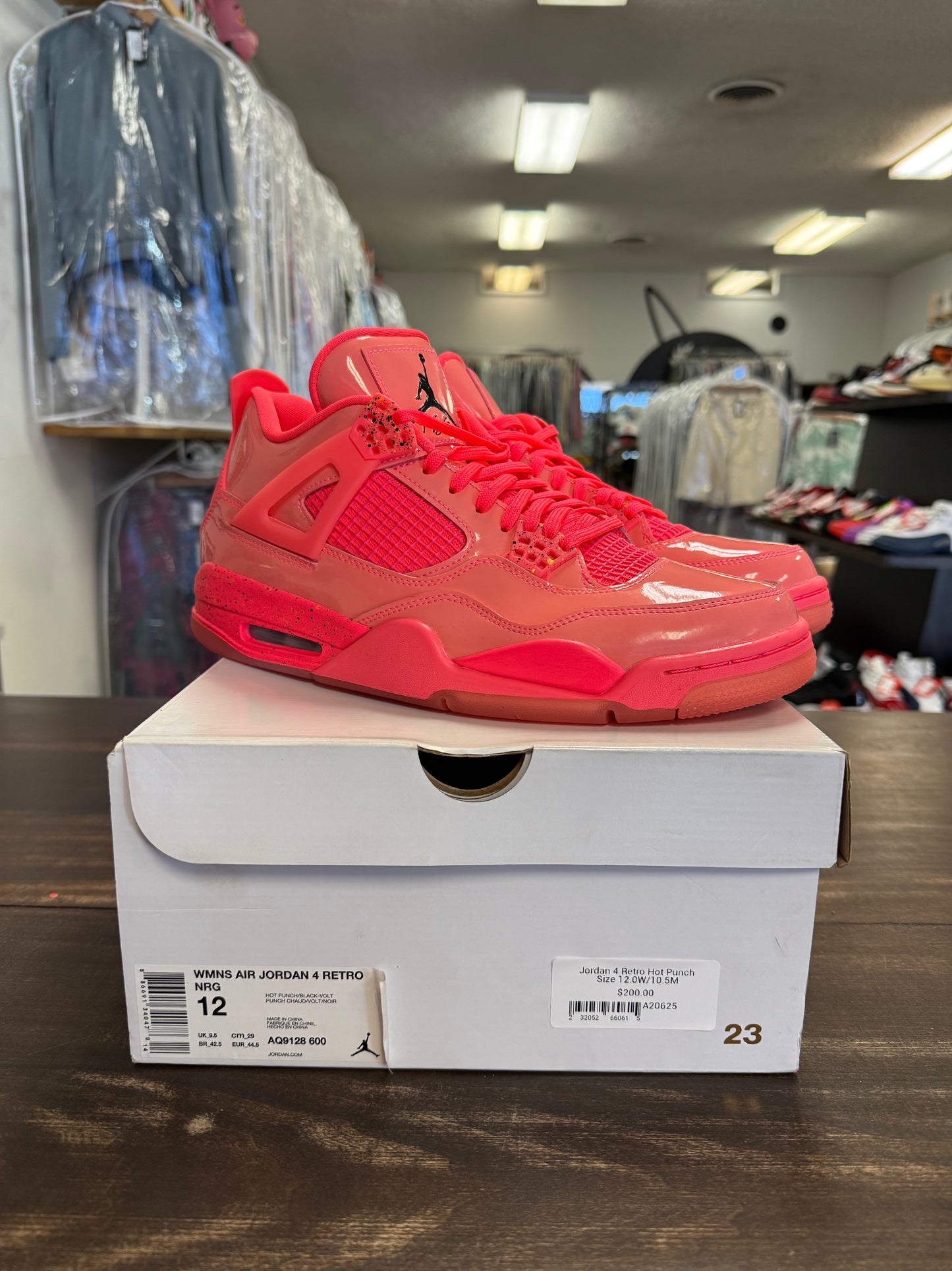 Jordan 4 Retro Hot Punch