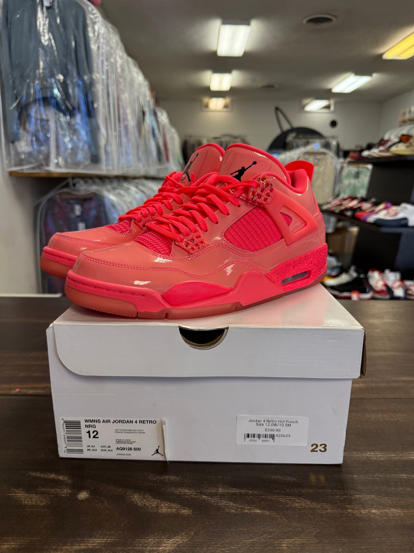 Jordan 4 Retro Hot Punch