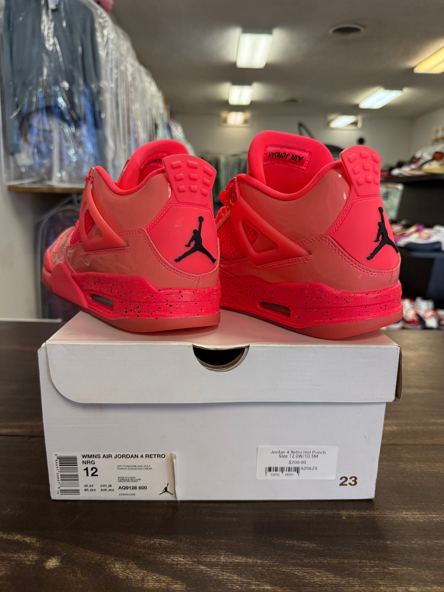 Jordan 4 Retro Hot Punch